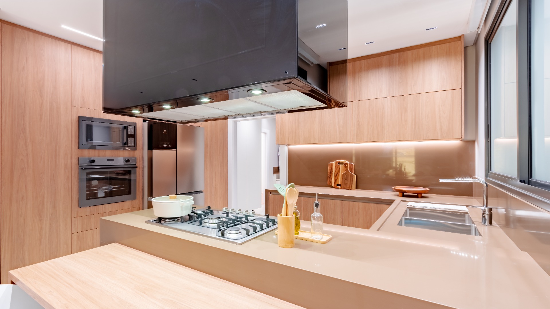 APARTAMENTO DE 3 SUÍTES NO BIGORRILHO