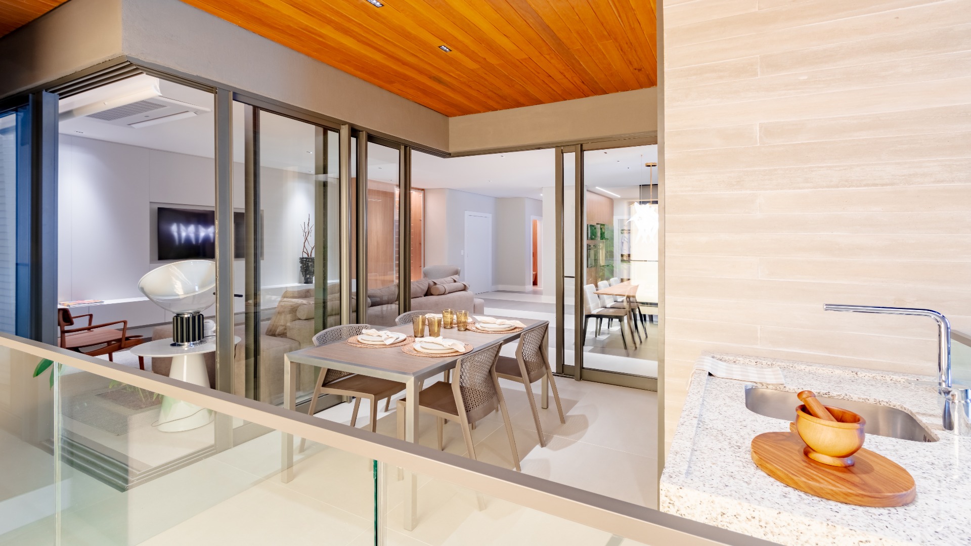 APARTAMENTO DE 3 SUÍTES NO BIGORRILHO