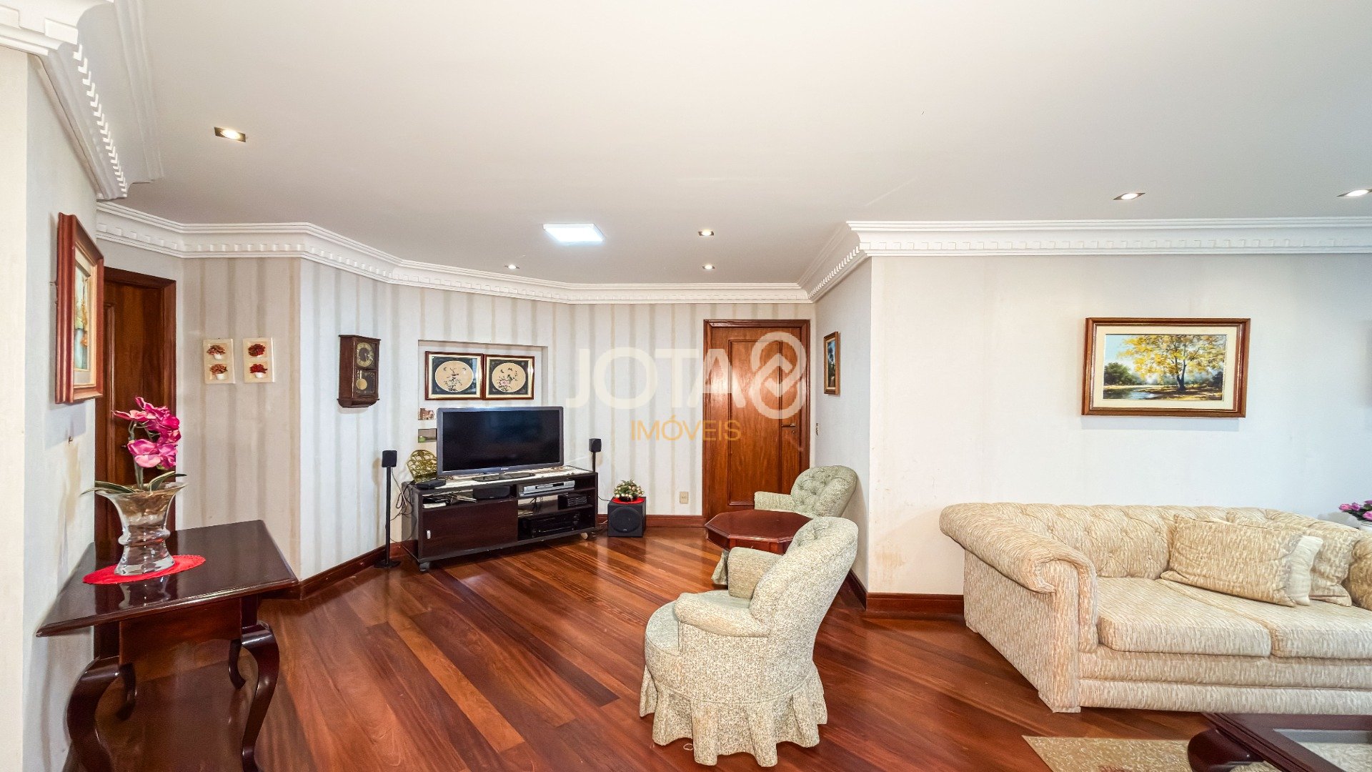 APARTAMENTO NO BIGORRILHO COM 4 QUARTOS