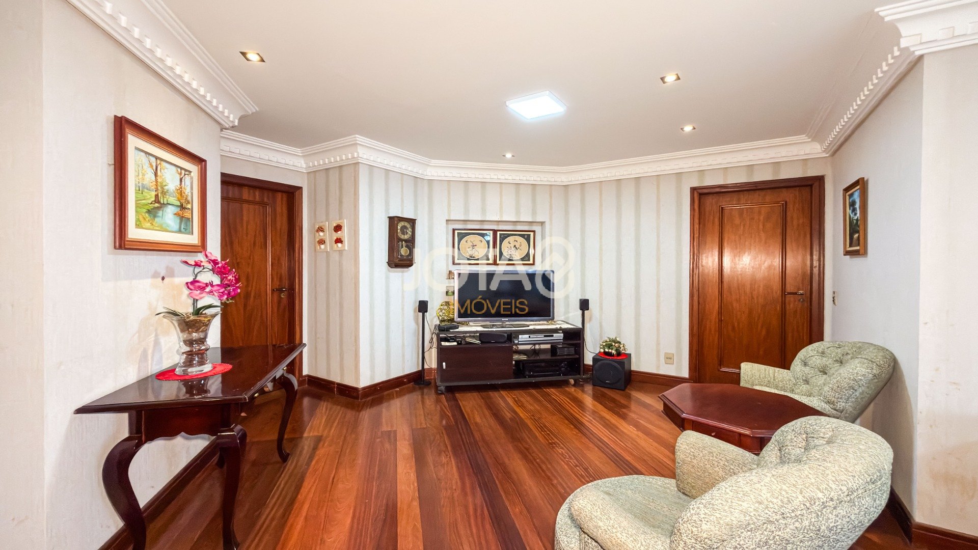 APARTAMENTO NO BIGORRILHO COM 4 QUARTOS