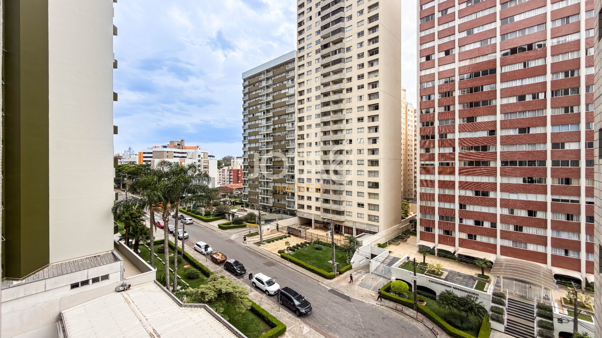 APARTAMENTO NO BIGORRILHO COM 4 QUARTOS