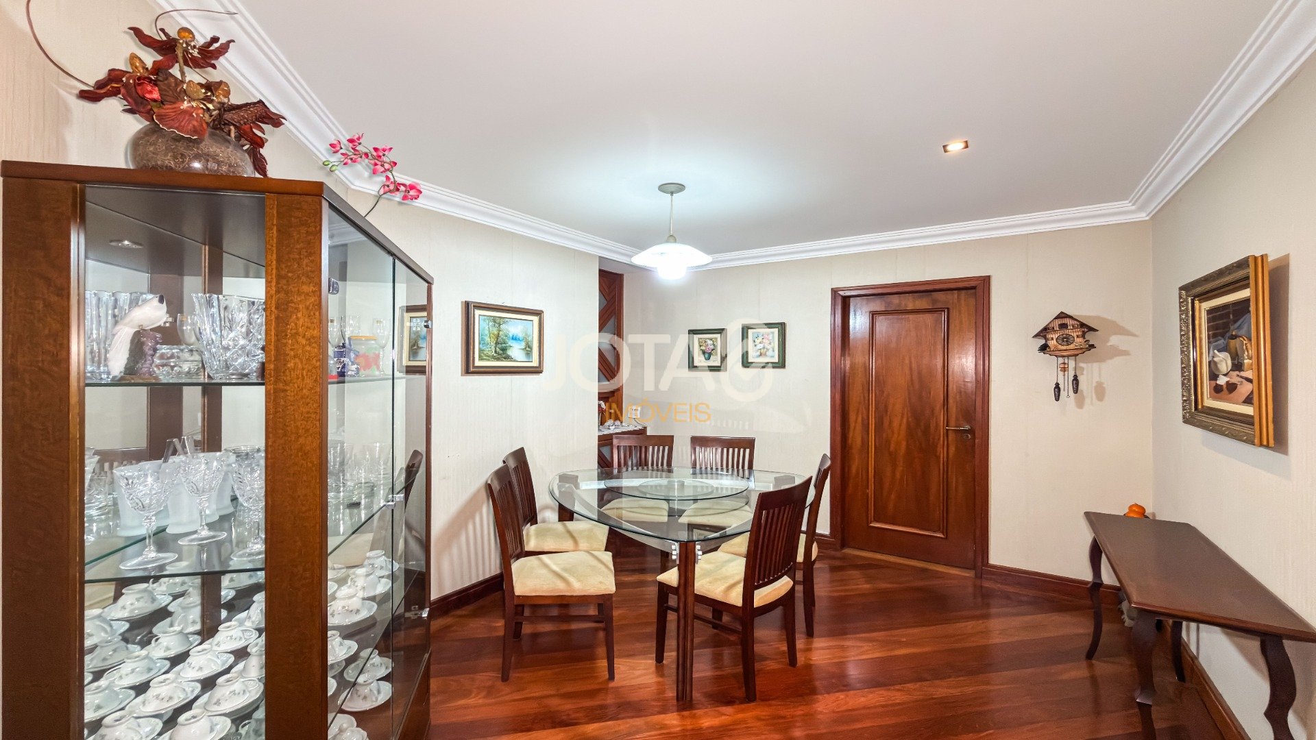 APARTAMENTO NO BIGORRILHO COM 4 QUARTOS