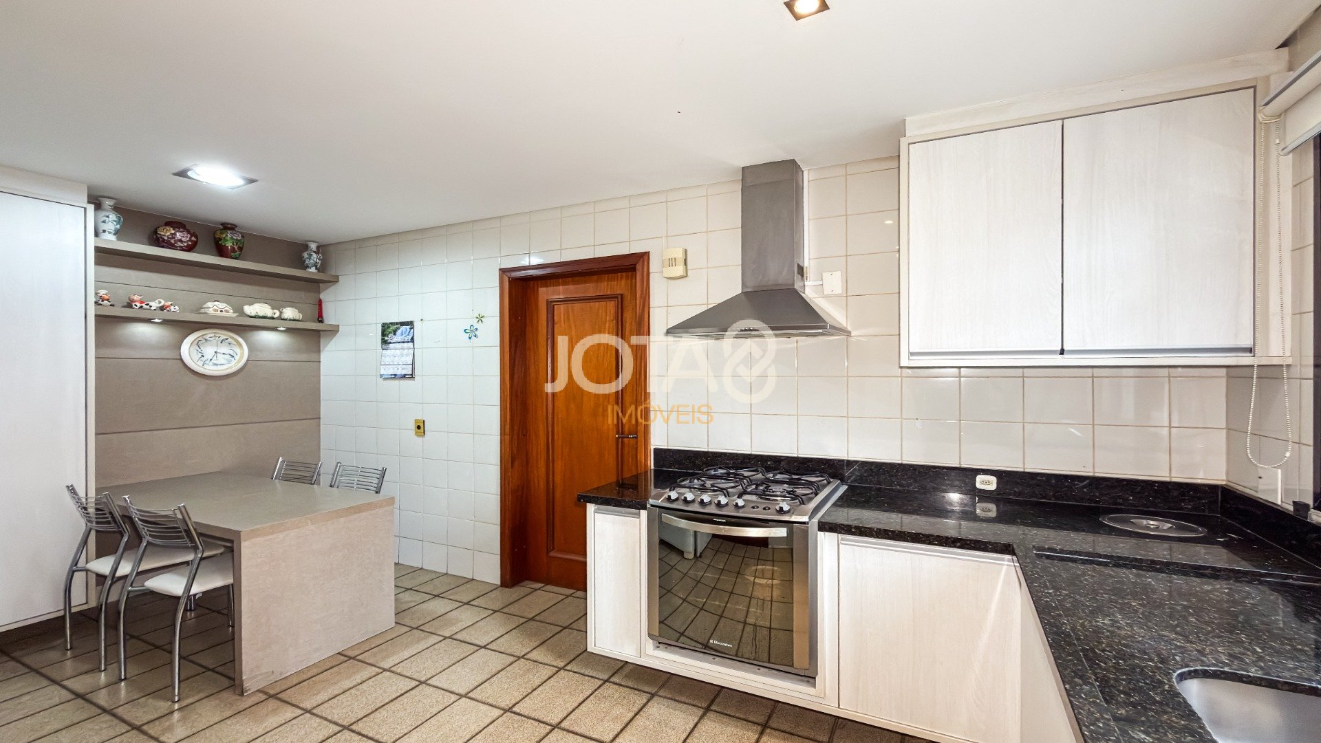 APARTAMENTO NO BIGORRILHO COM 4 QUARTOS