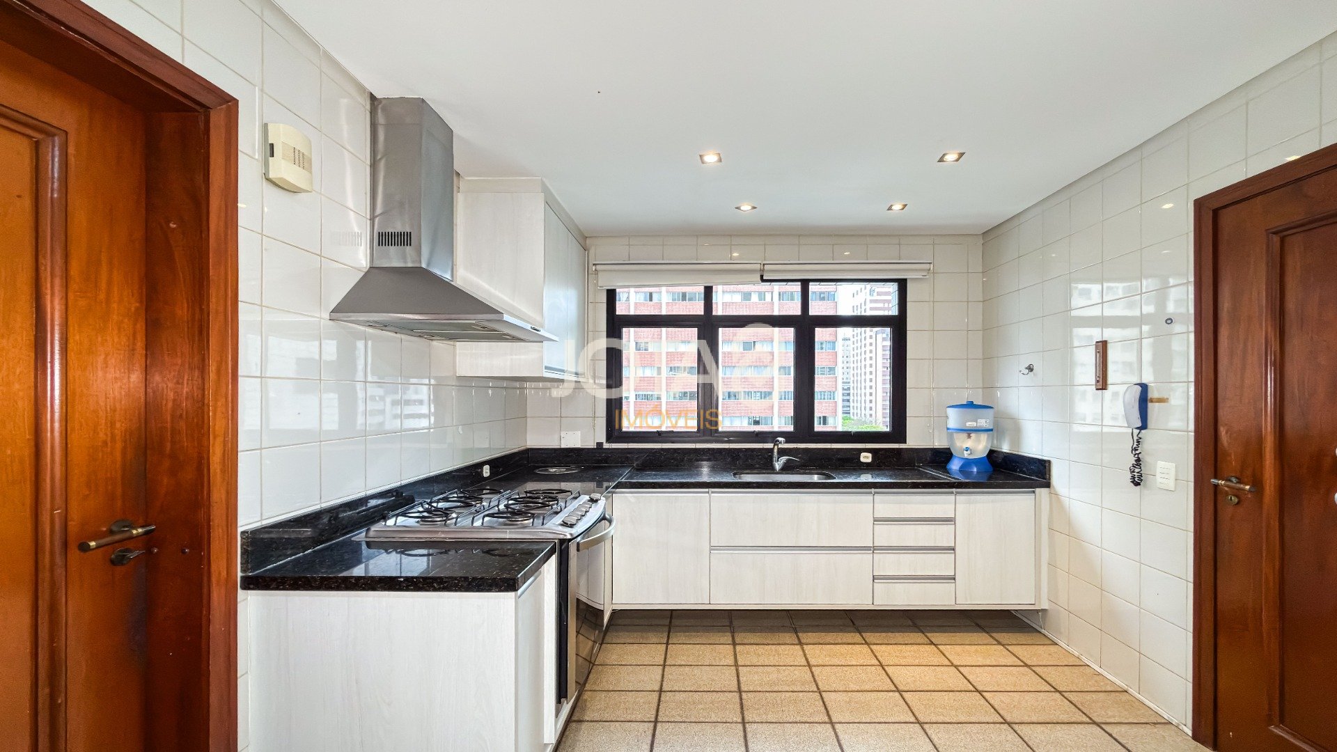 APARTAMENTO NO BIGORRILHO COM 4 QUARTOS