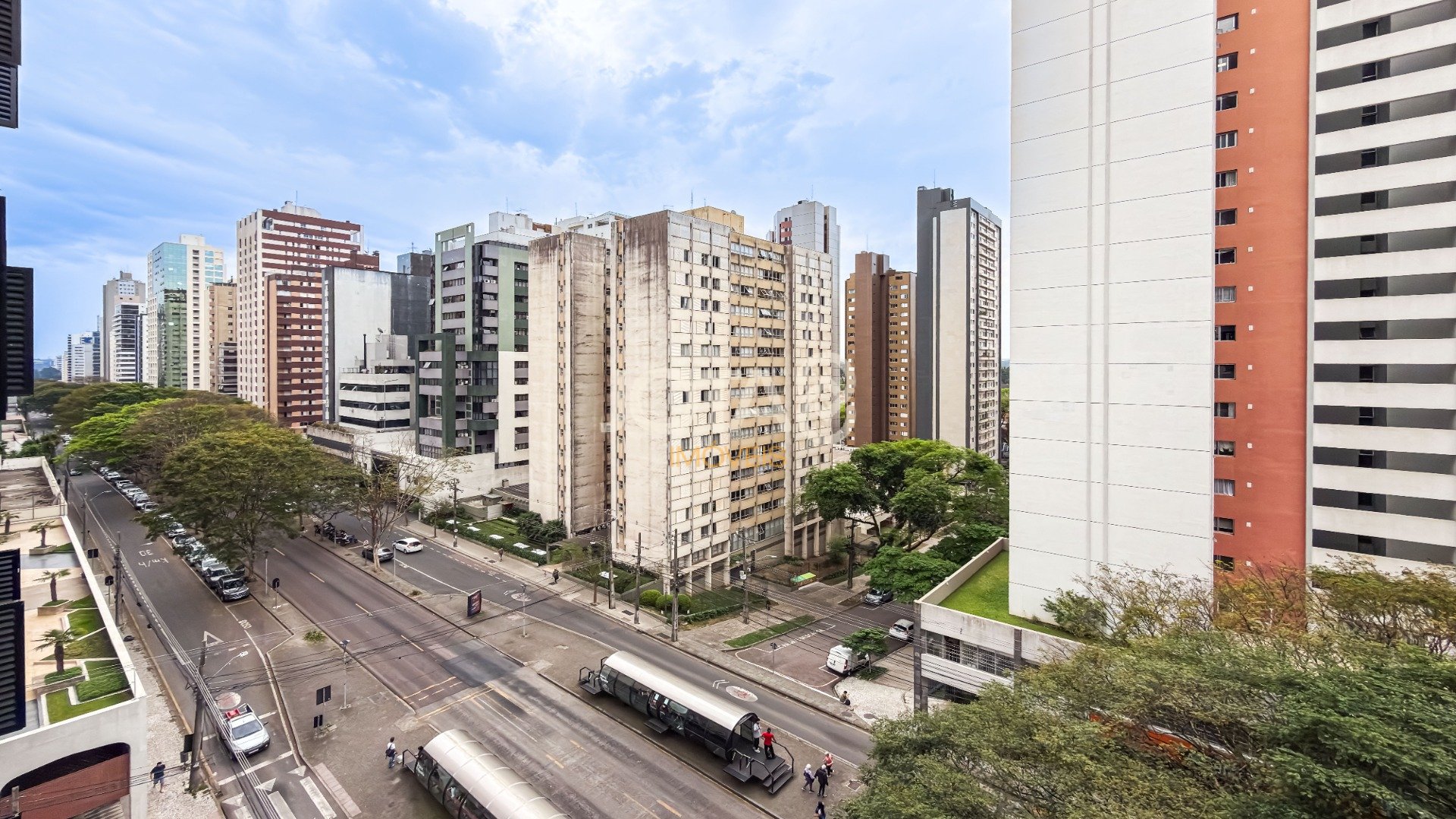 APARTAMENTO NO BIGORRILHO COM 4 QUARTOS