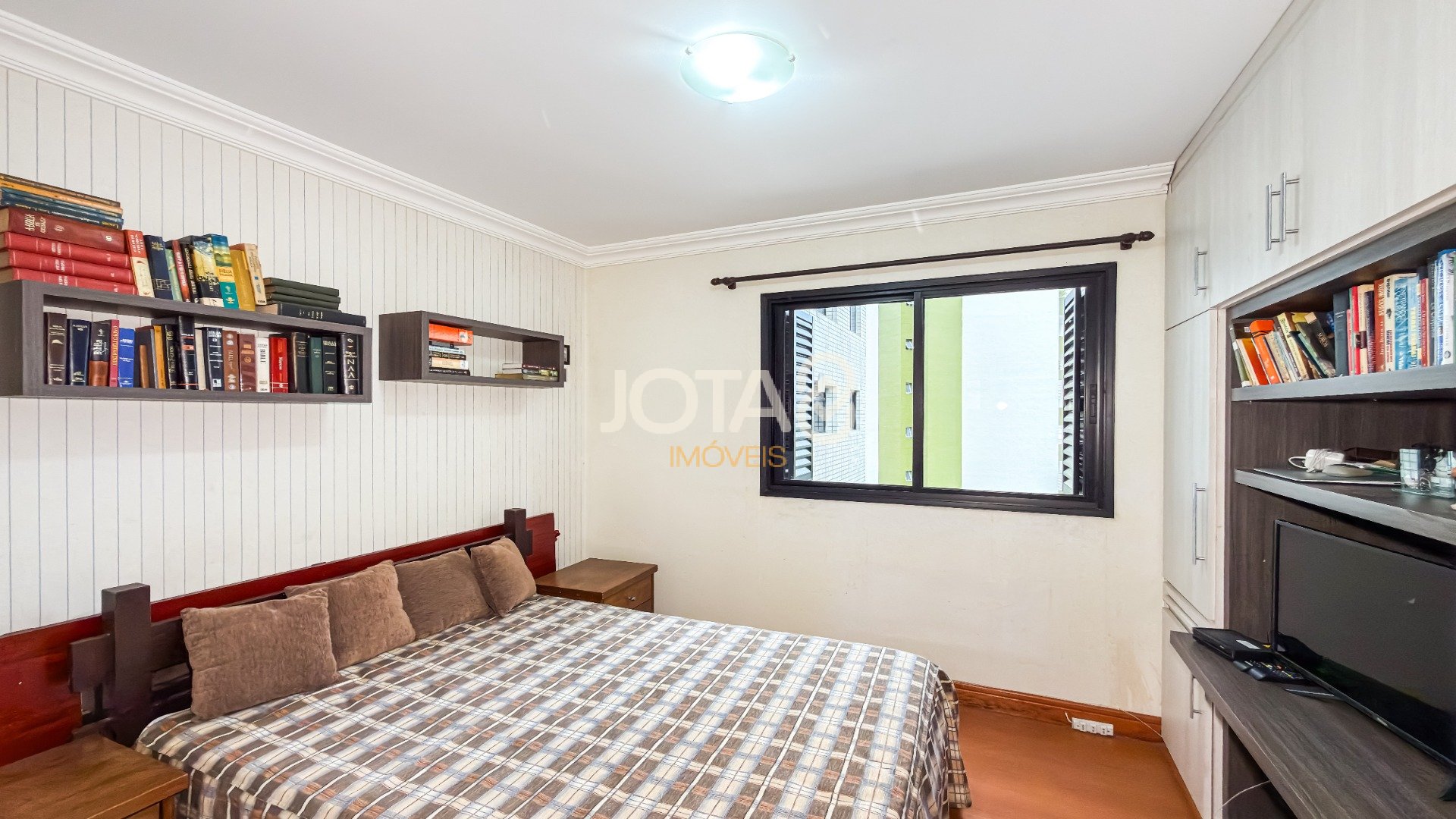 APARTAMENTO NO BIGORRILHO COM 4 QUARTOS