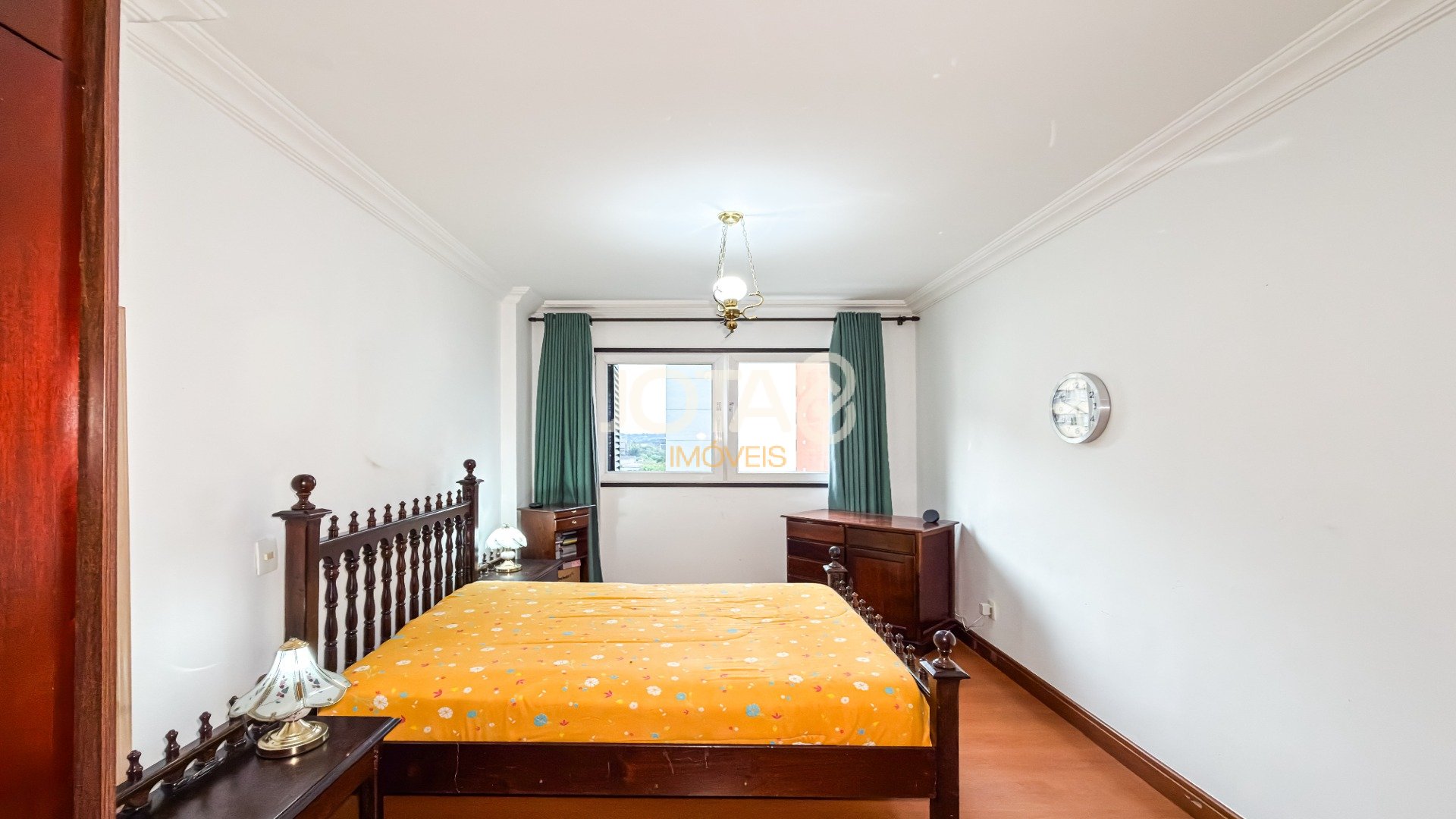 APARTAMENTO NO BIGORRILHO COM 4 QUARTOS