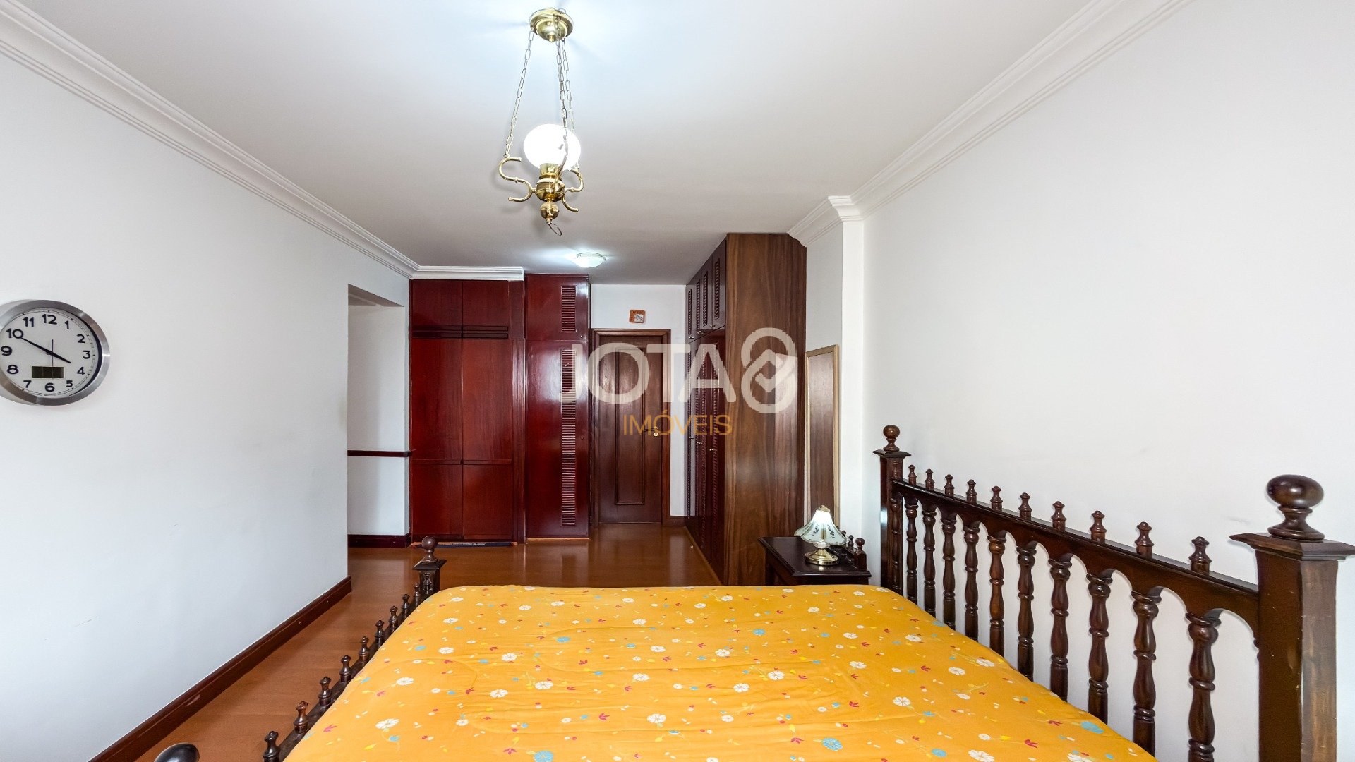 APARTAMENTO NO BIGORRILHO COM 4 QUARTOS