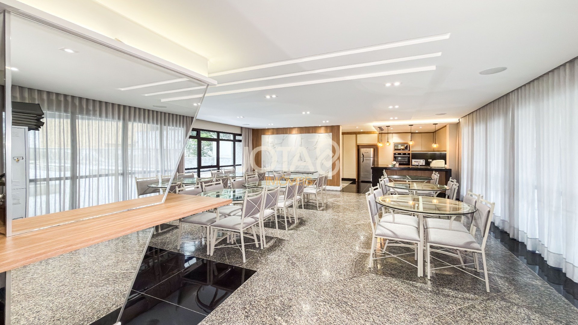 APARTAMENTO NO BIGORRILHO COM 4 QUARTOS