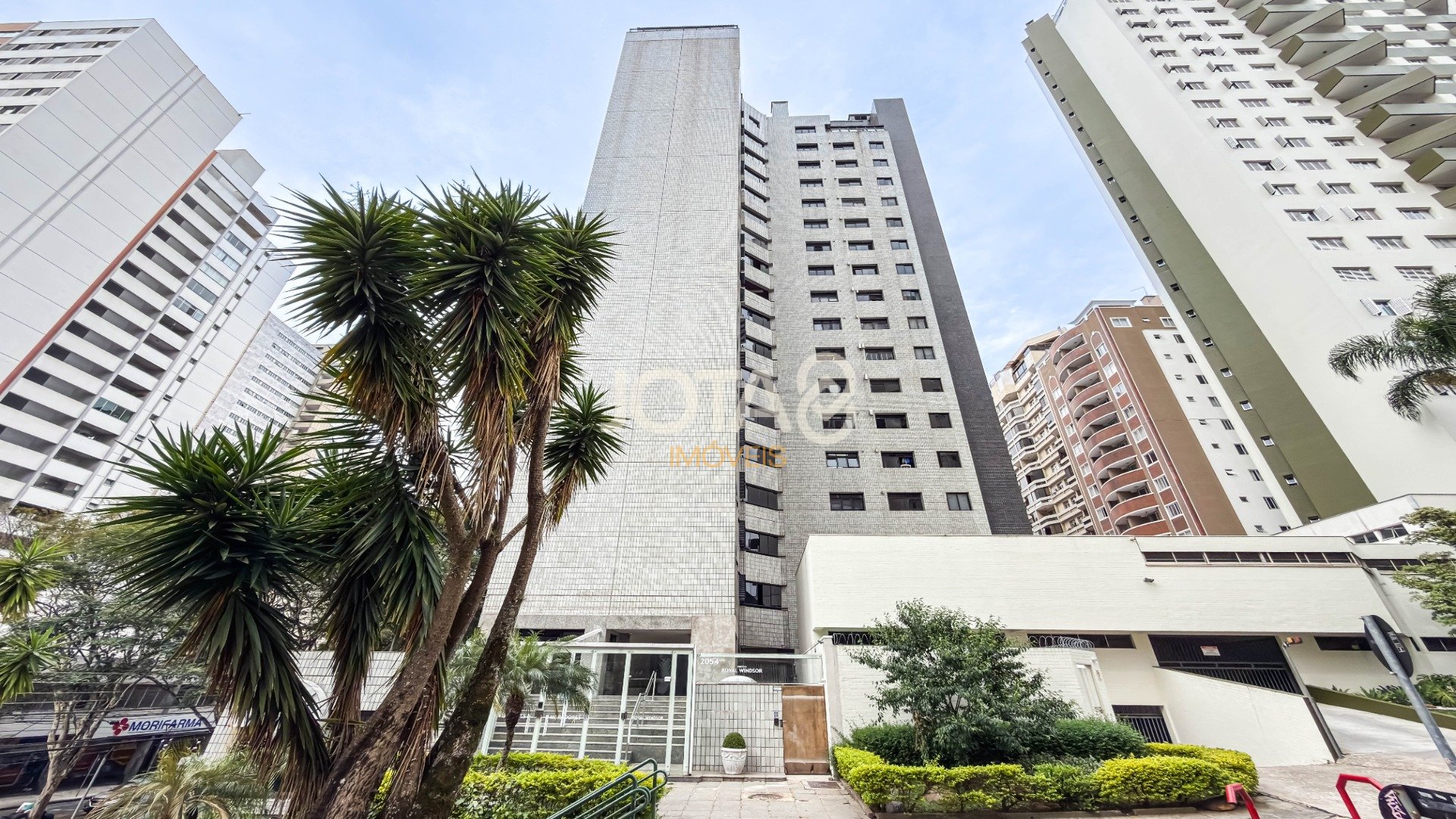 APARTAMENTO NO BIGORRILHO COM 4 QUARTOS