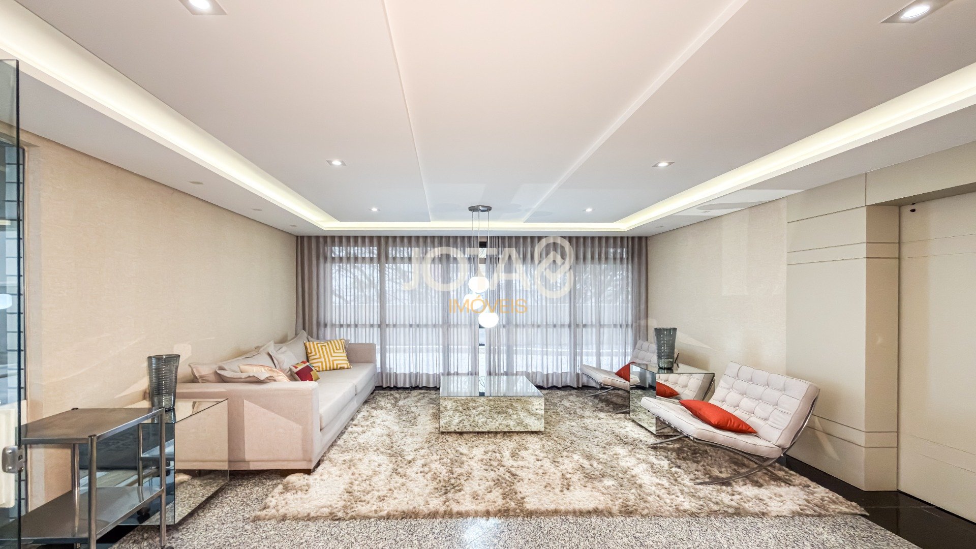 APARTAMENTO NO BIGORRILHO COM 4 QUARTOS