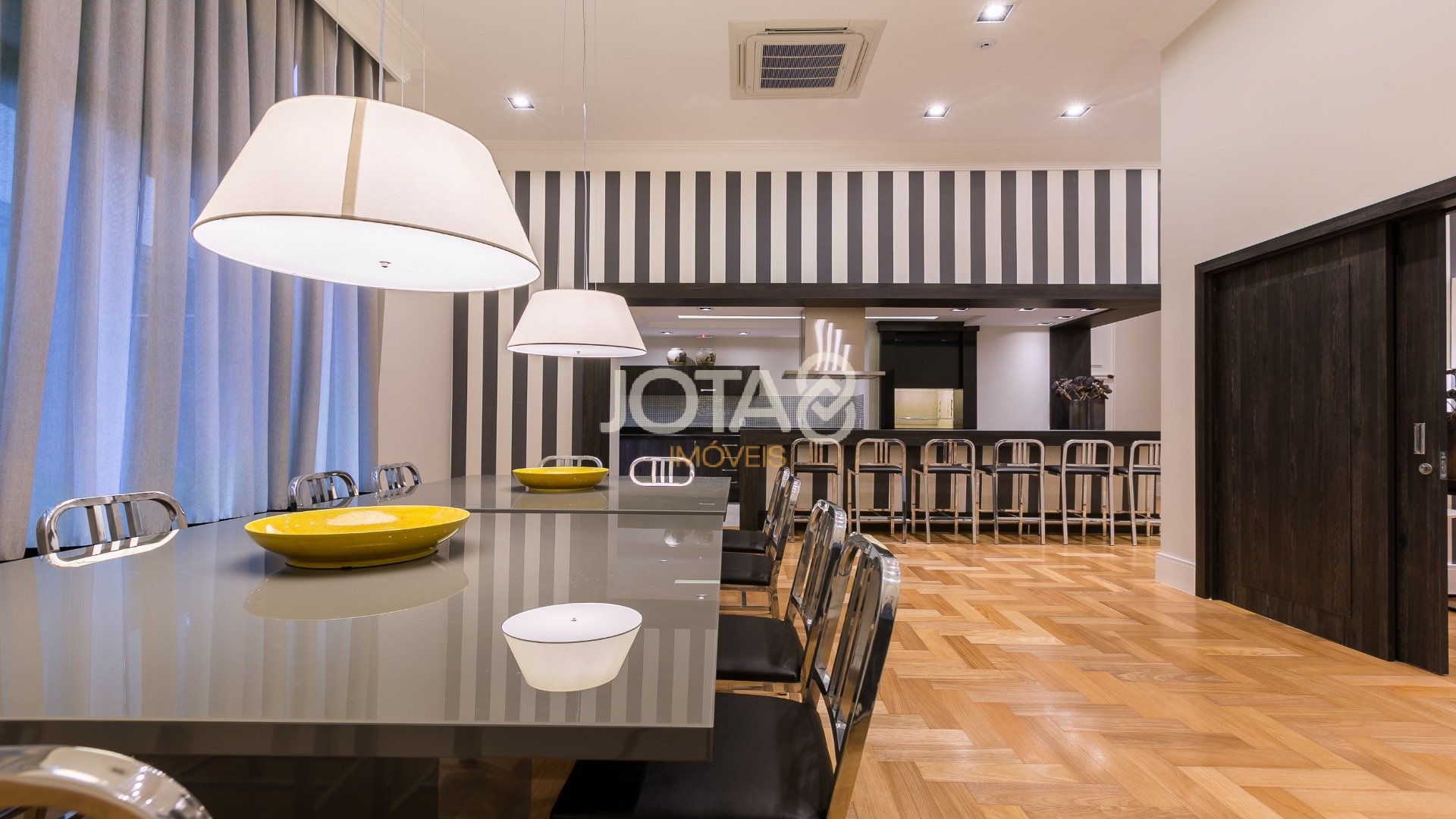 SOFISTICADO APARTAMENTO COM 2 QUARTOS  NO BATEL HOME 1550