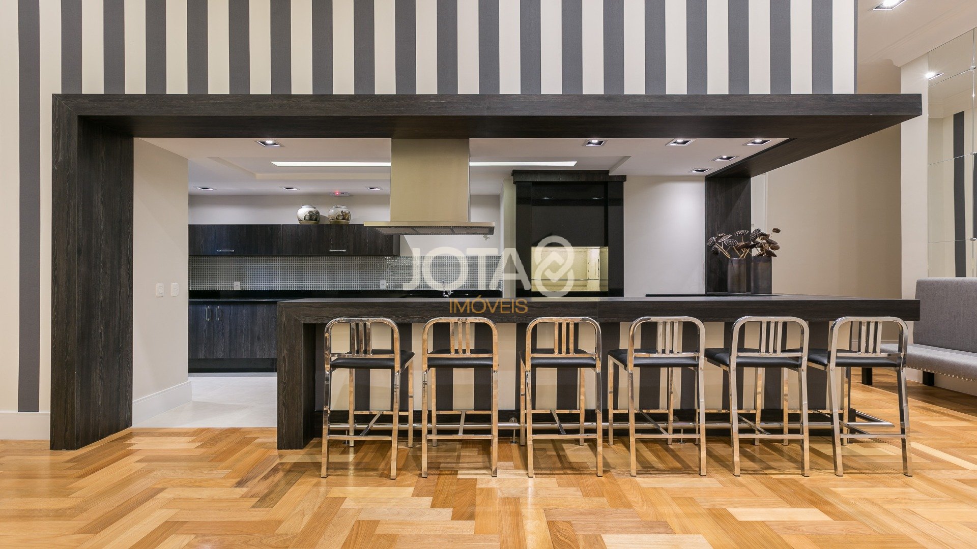 SOFISTICADO APARTAMENTO COM 2 QUARTOS  NO BATEL HOME 1550