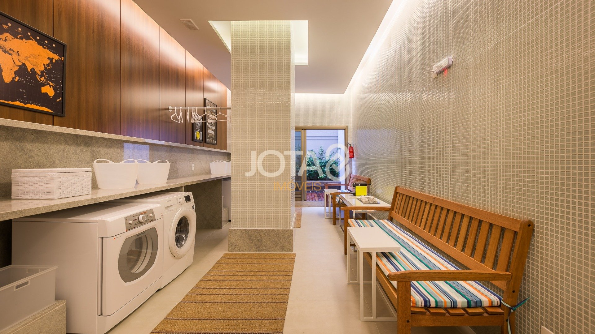 SOFISTICADO APARTAMENTO COM 2 QUARTOS  NO BATEL HOME 1550