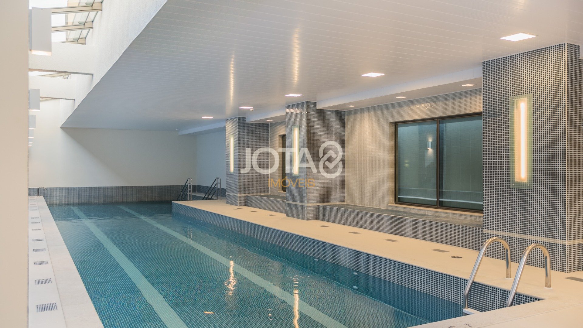 SOFISTICADO APARTAMENTO COM 2 QUARTOS  NO BATEL HOME 1550