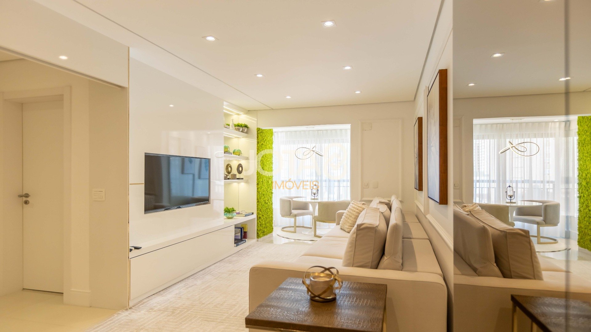 SOFISTICADO APARTAMENTO COM 2 QUARTOS  NO BATEL HOME 1550