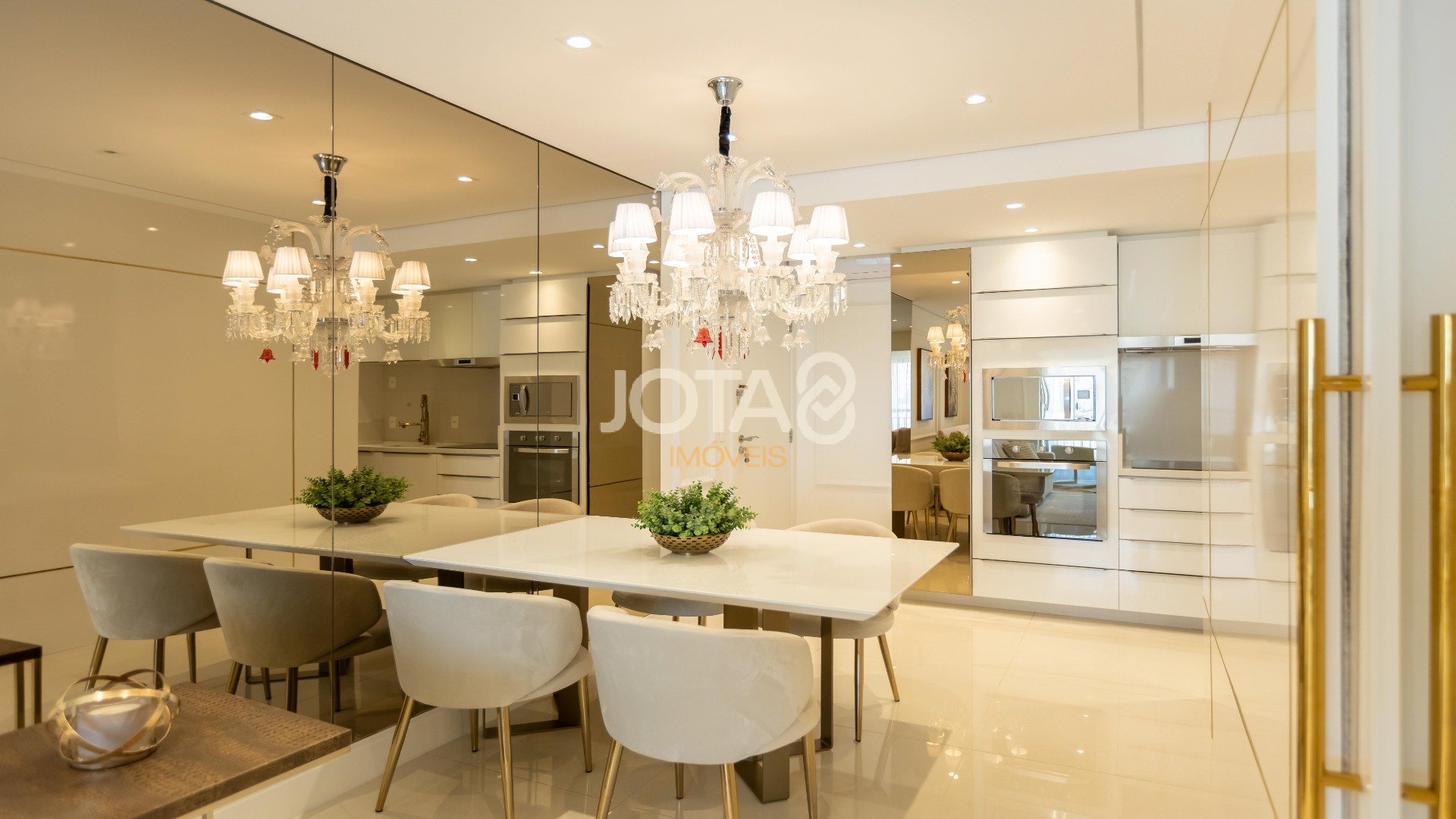 SOFISTICADO APARTAMENTO COM 2 QUARTOS  NO BATEL HOME 1550