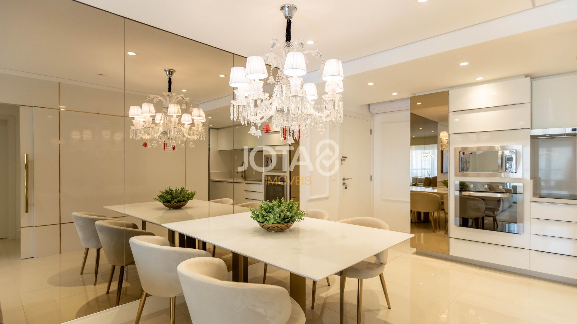 SOFISTICADO APARTAMENTO COM 2 QUARTOS  NO BATEL HOME 1550