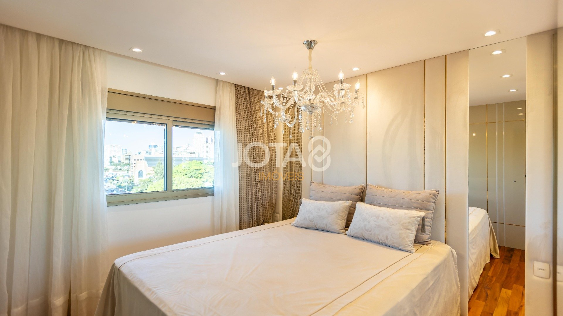 SOFISTICADO APARTAMENTO COM 2 QUARTOS  NO BATEL HOME 1550