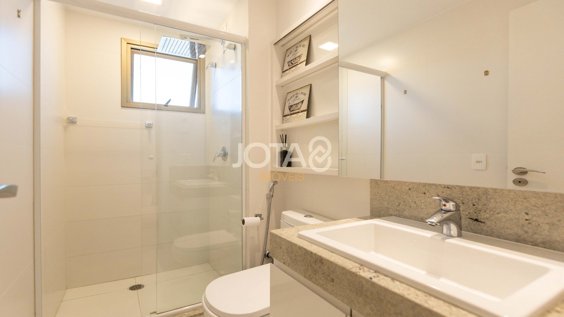 SOFISTICADO APARTAMENTO COM 2 QUARTOS  NO BATEL HOME 1550