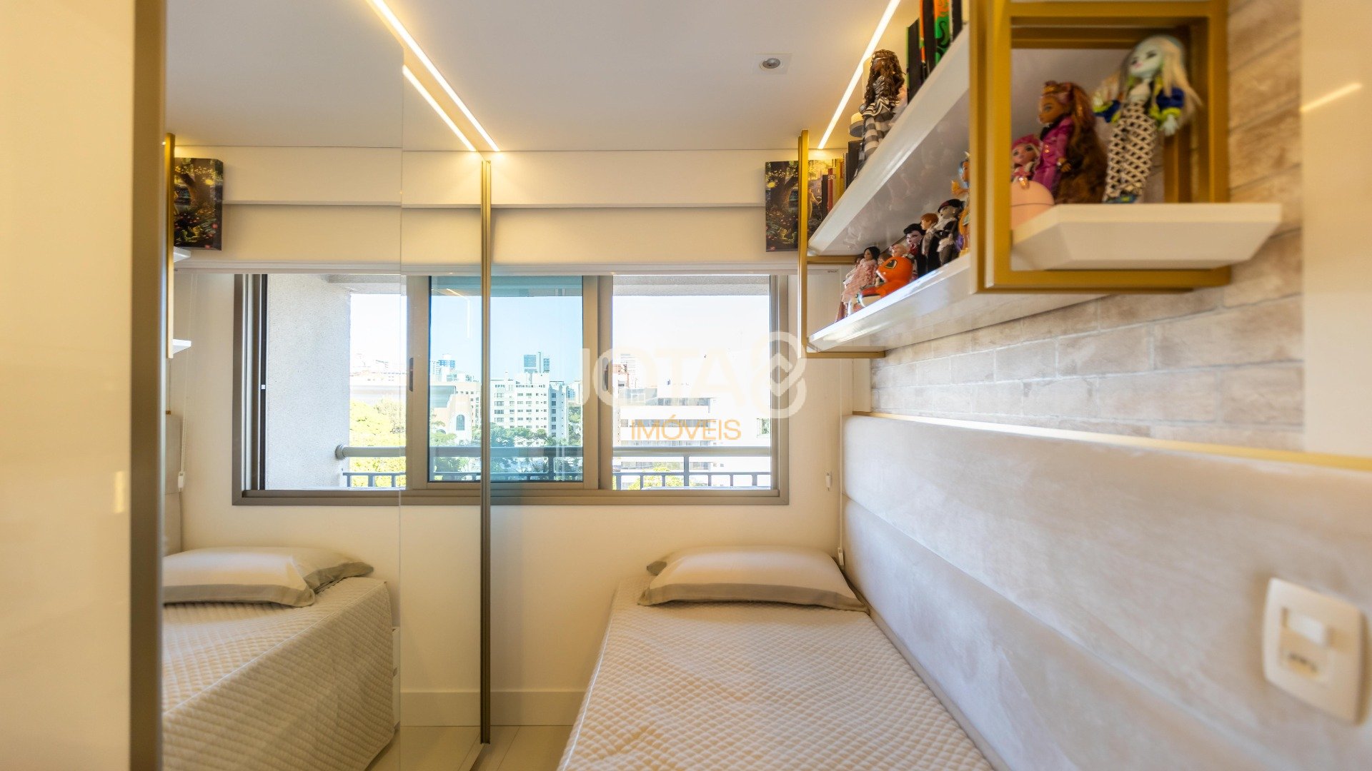 SOFISTICADO APARTAMENTO COM 2 QUARTOS  NO BATEL HOME 1550