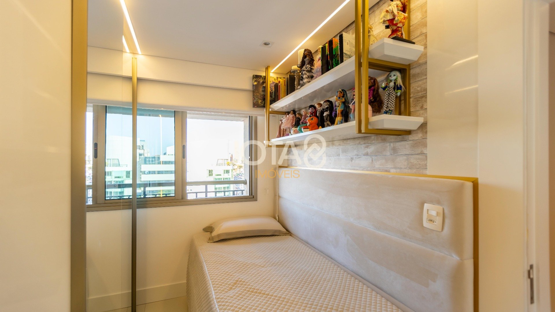 SOFISTICADO APARTAMENTO COM 2 QUARTOS  NO BATEL HOME 1550