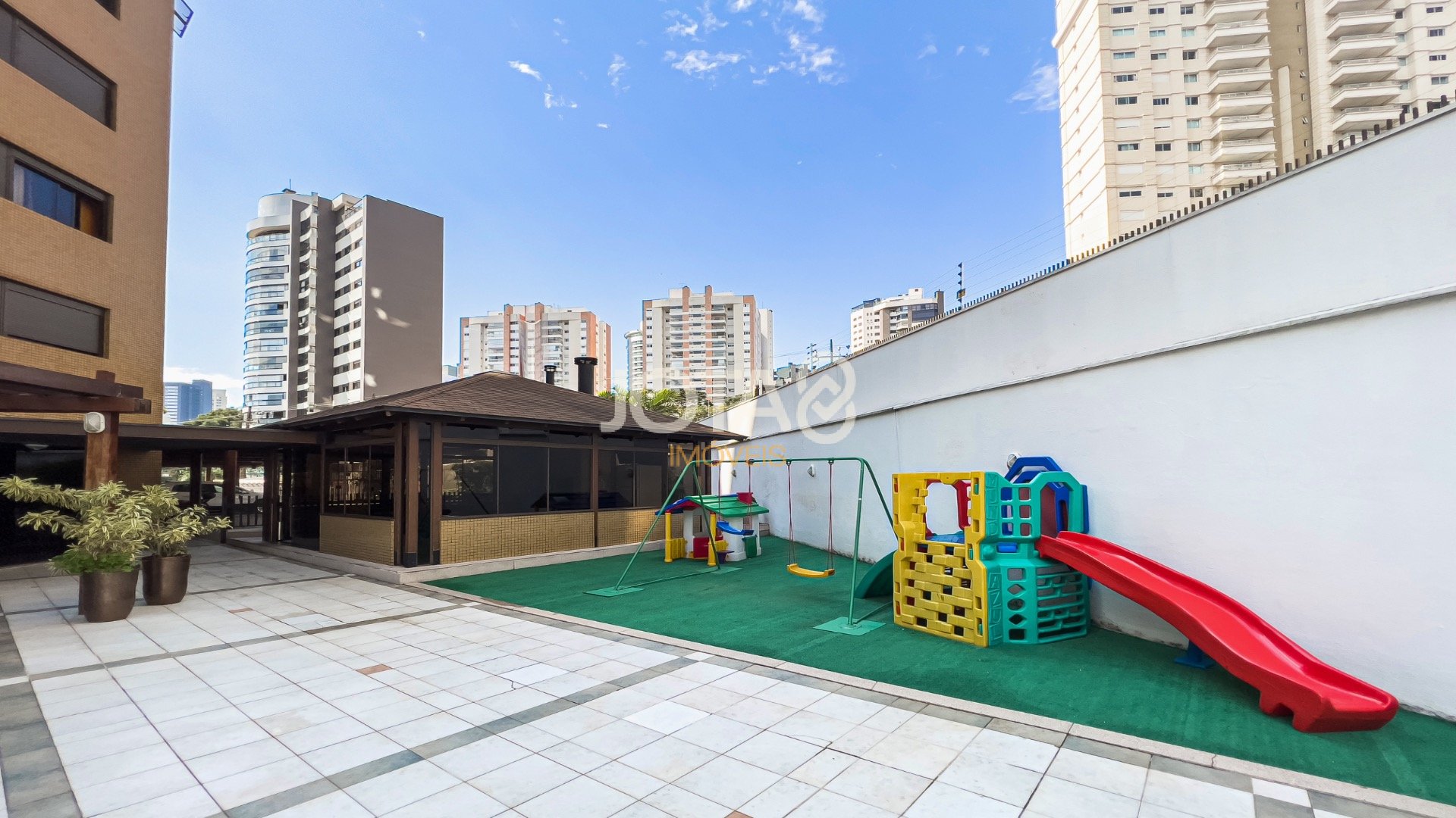 3 QUARTOS COM 1 SUÍTE E 2 VAGAS NO ECOVILLE COM FACE ENSOLARADA