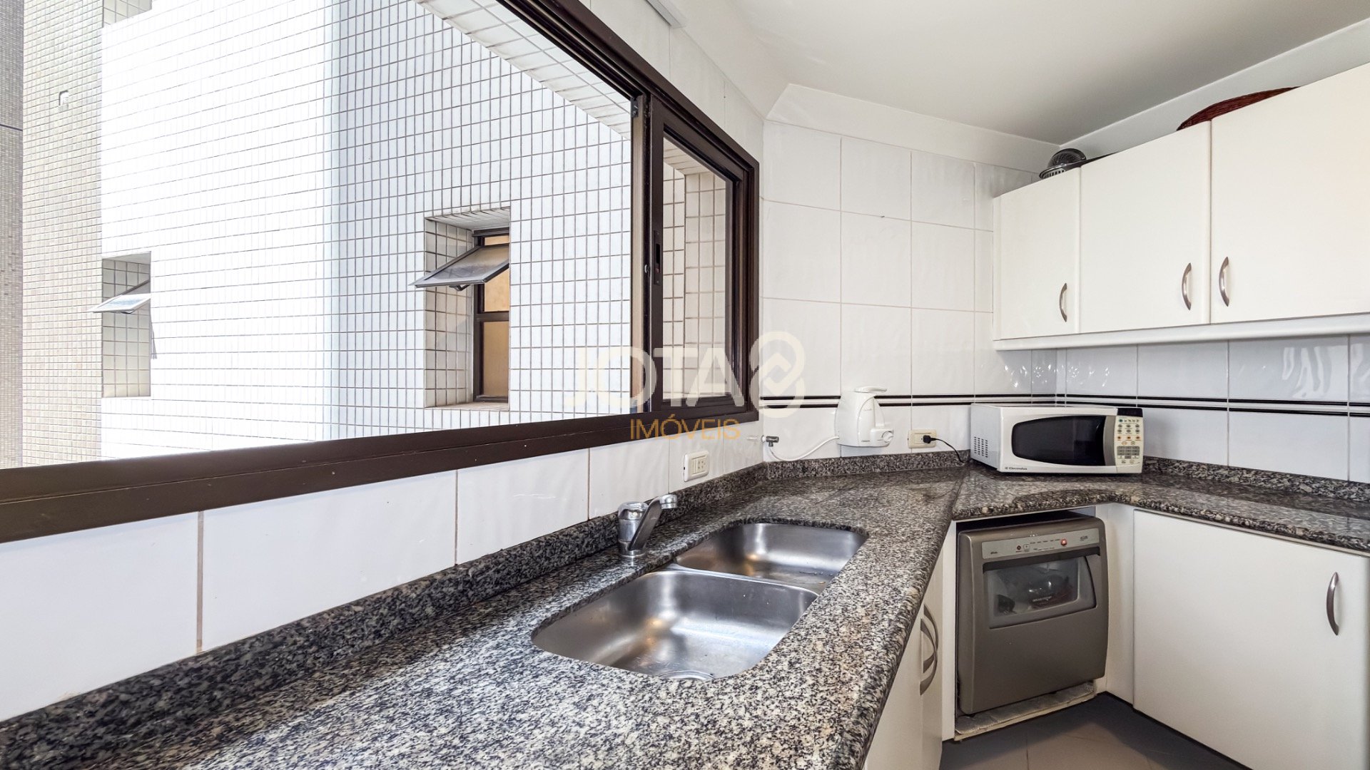 3 QUARTOS COM 1 SUÍTE E 2 VAGAS NO ECOVILLE COM FACE ENSOLARADA