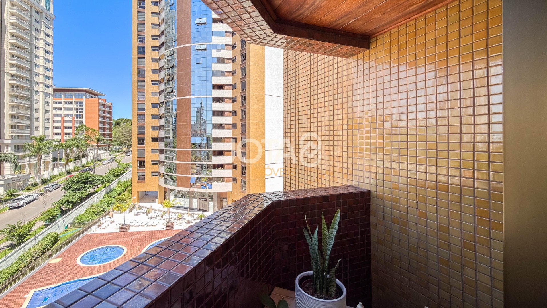 3 QUARTOS COM 1 SUÍTE E 2 VAGAS NO ECOVILLE COM FACE ENSOLARADA