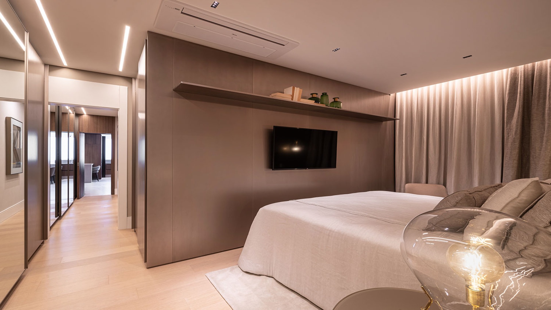 APARTAMENTO COM VISTA INCRÍVEL PARA O PARQUE BARIGUI