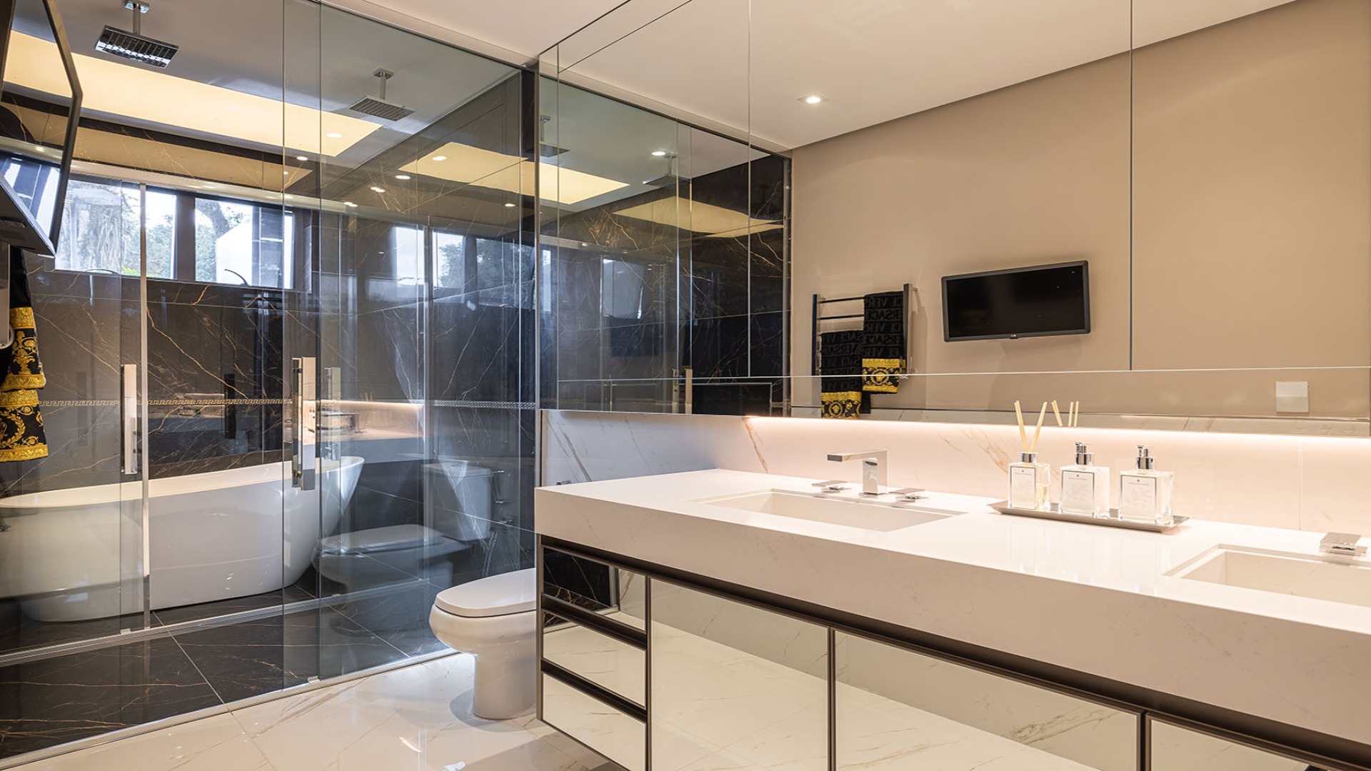 APARTAMENTO COM VISTA INCRÍVEL PARA O PARQUE BARIGUI