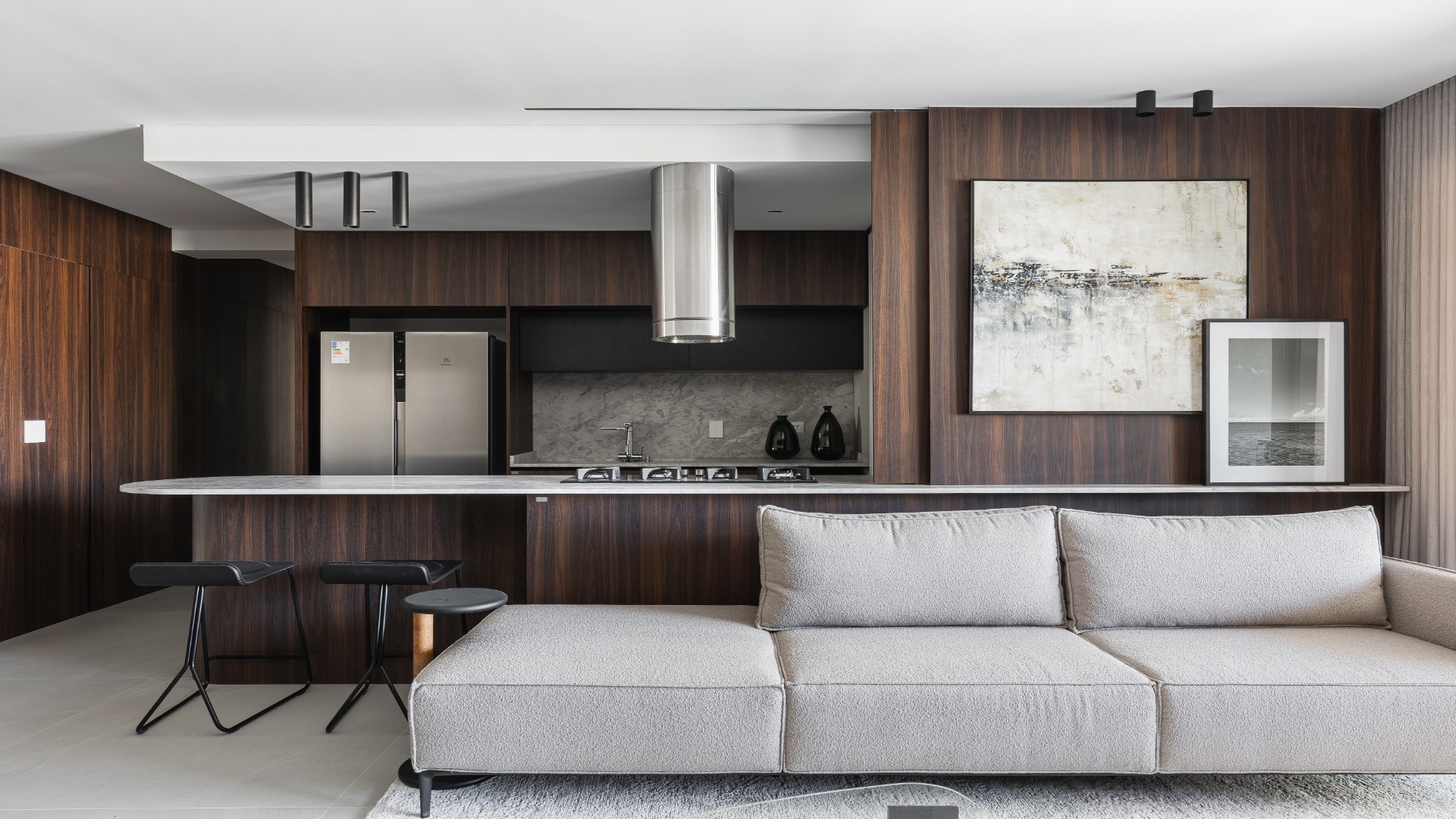 APARTAMENTO COM 3 SUÍTES PRÓXIMO AO PARQUE BARIGUI