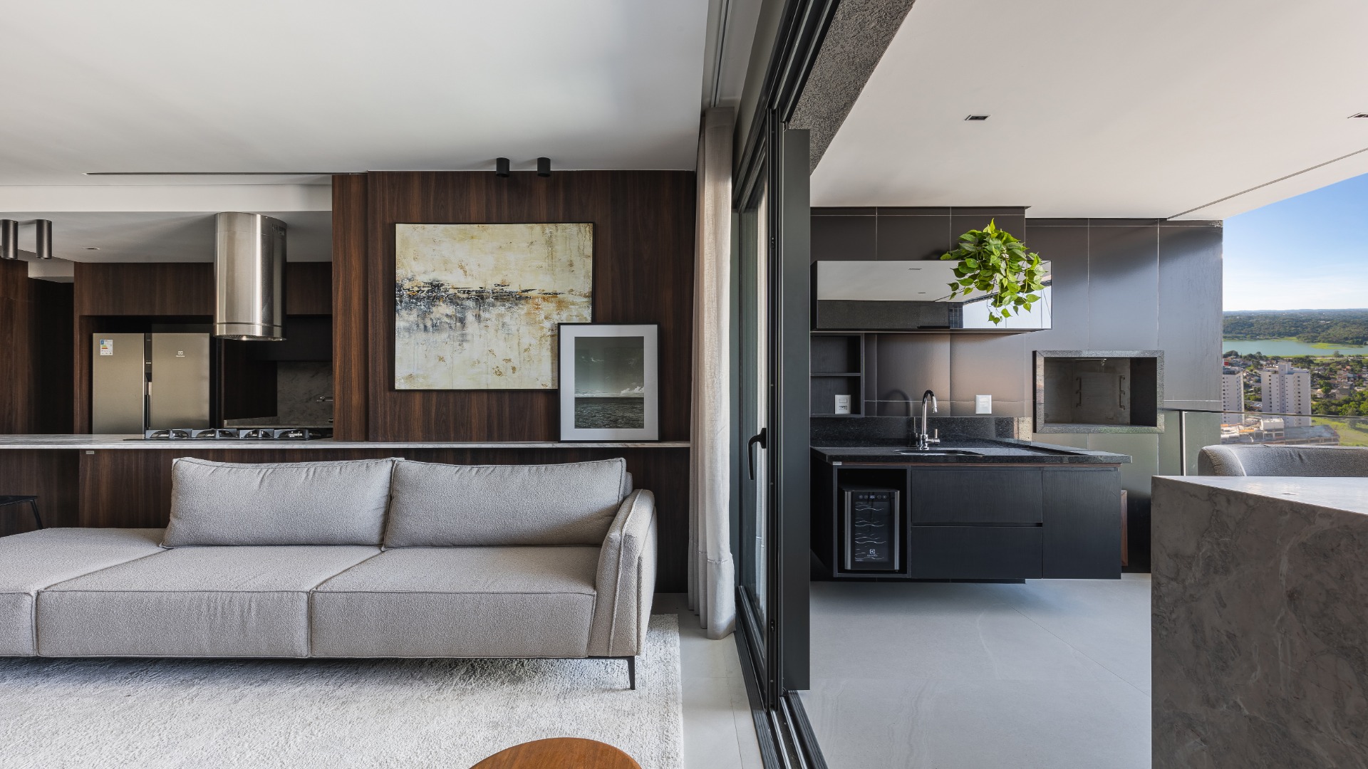 APARTAMENTO COM 3 SUÍTES PRÓXIMO AO PARQUE BARIGUI
