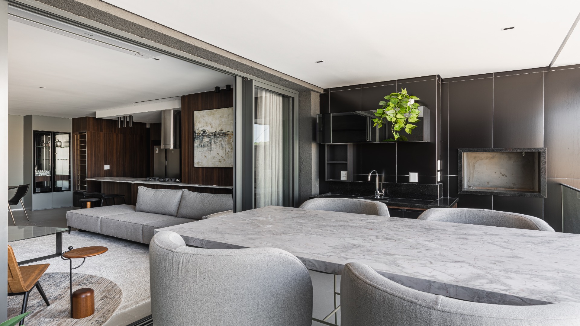 APARTAMENTO COM 3 SUÍTES PRÓXIMO AO PARQUE BARIGUI