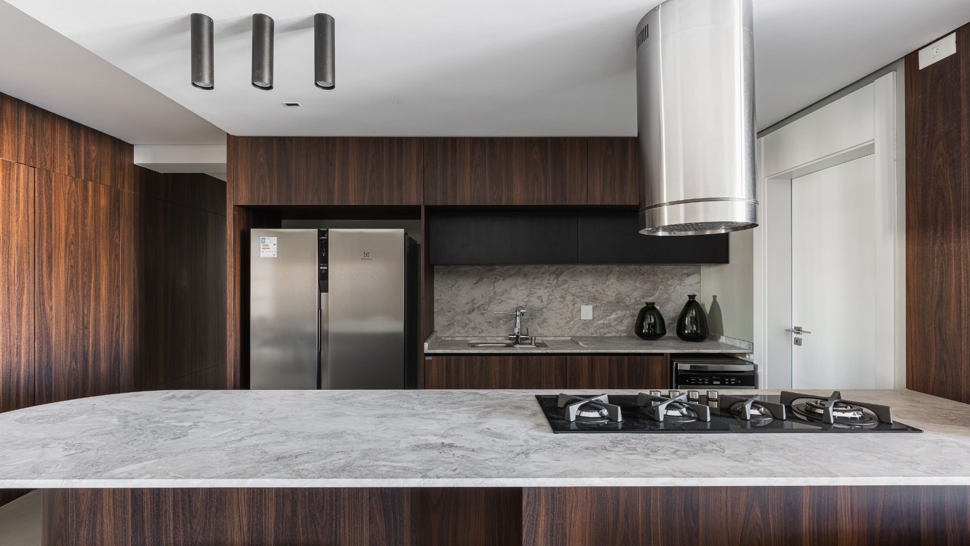 APARTAMENTO COM 3 SUÍTES PRÓXIMO AO PARQUE BARIGUI