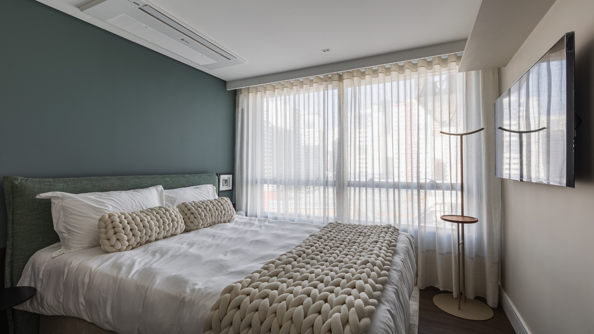 APARTAMENTO COM 3 SUÍTES PRÓXIMO AO PARQUE BARIGUI