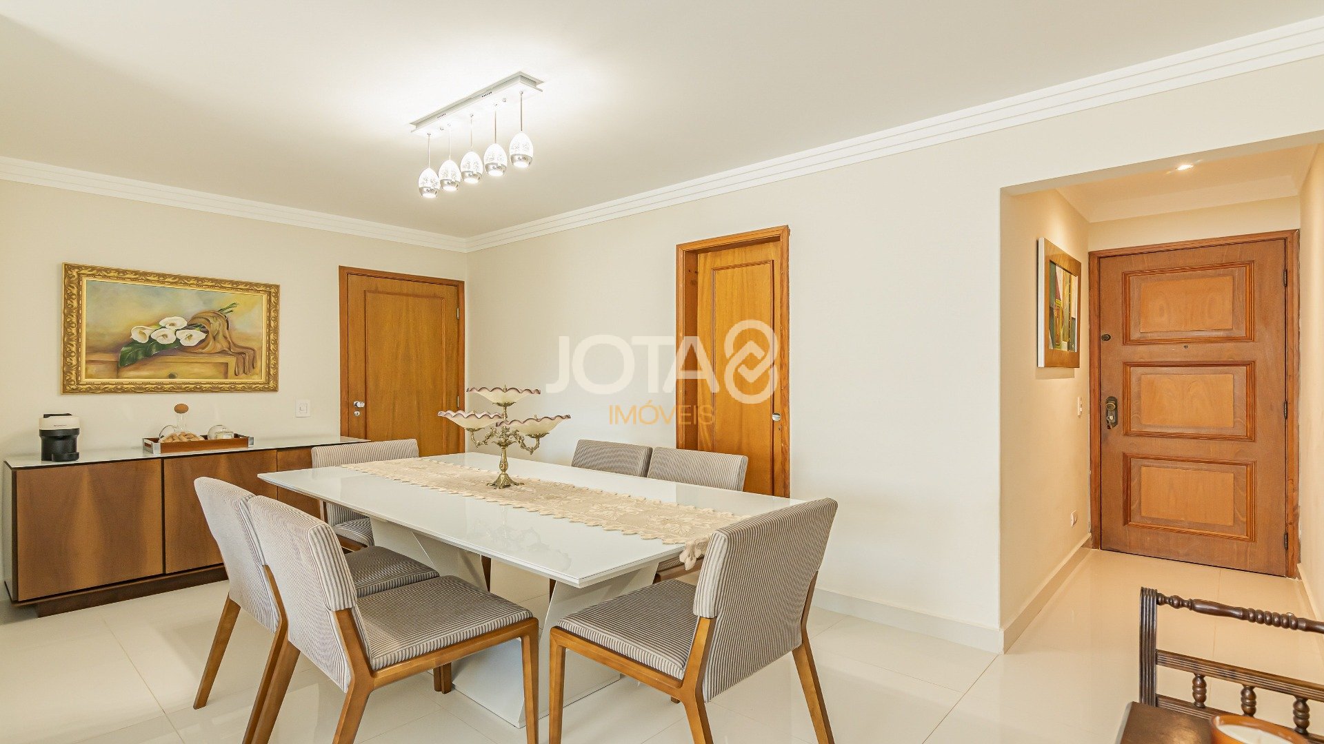 APARTAMENTO MOBILIADO FACE NORTE COM 2 SUÍTES NO BATEL