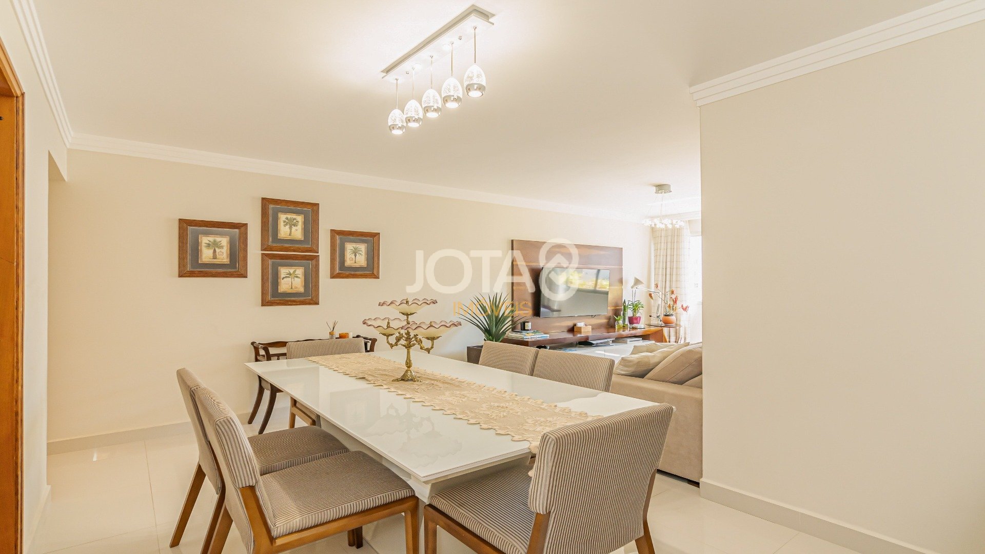 APARTAMENTO MOBILIADO FACE NORTE COM 2 SUÍTES NO BATEL