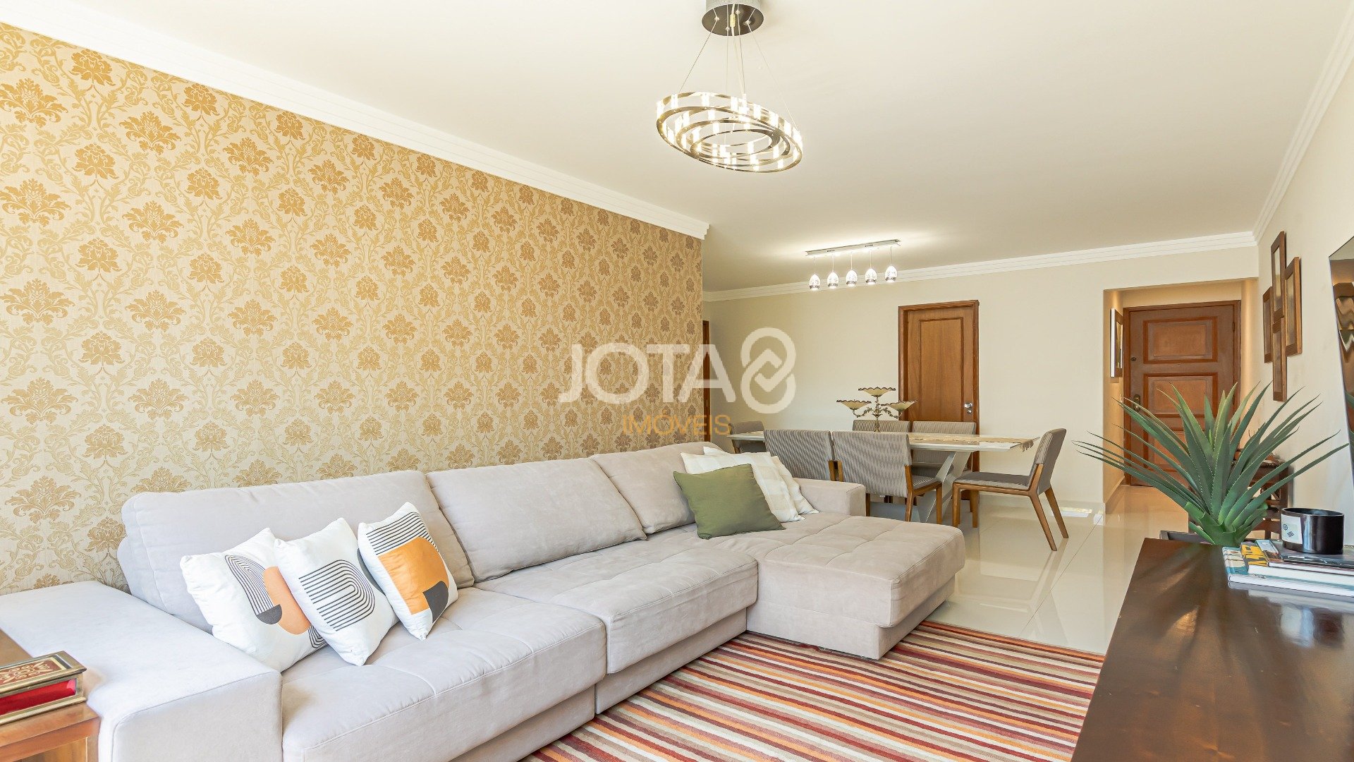 APARTAMENTO MOBILIADO FACE NORTE COM 2 SUÍTES NO BATEL