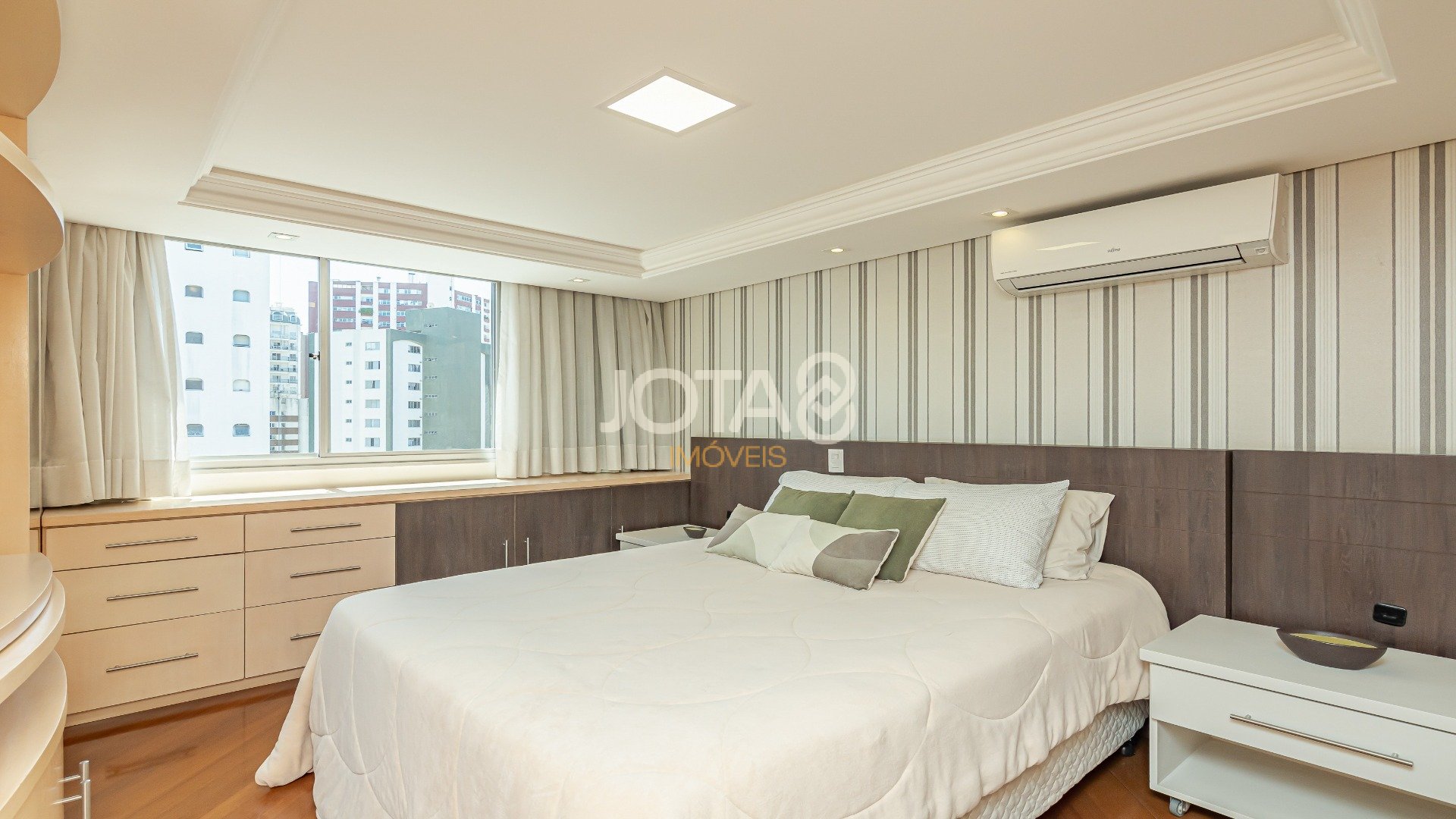 APARTAMENTO MOBILIADO FACE NORTE COM 2 SUÍTES NO BATEL