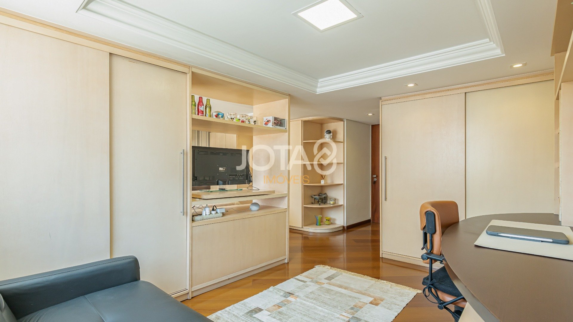 APARTAMENTO MOBILIADO FACE NORTE COM 2 SUÍTES NO BATEL