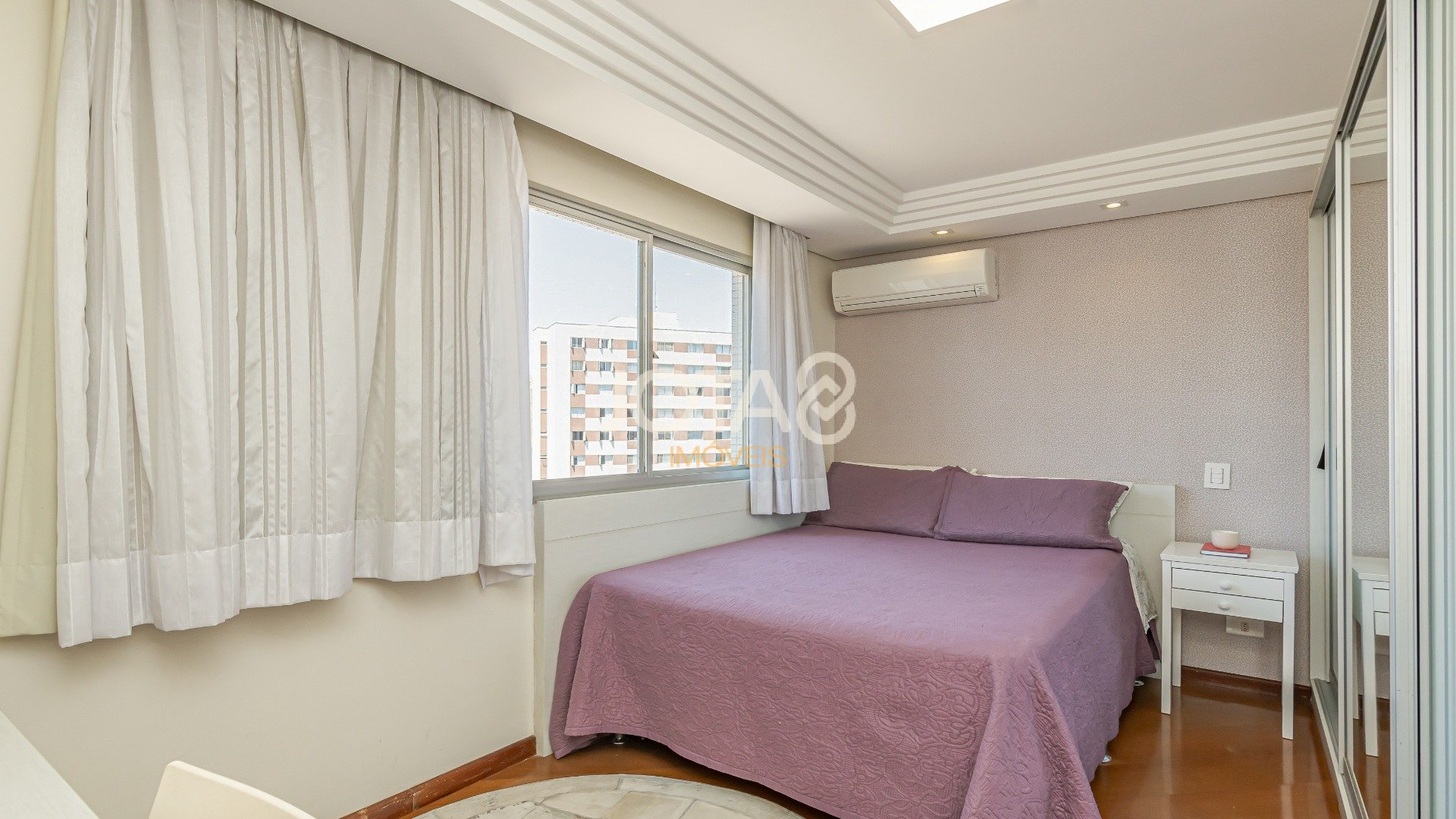 APARTAMENTO MOBILIADO FACE NORTE COM 2 SUÍTES NO BATEL