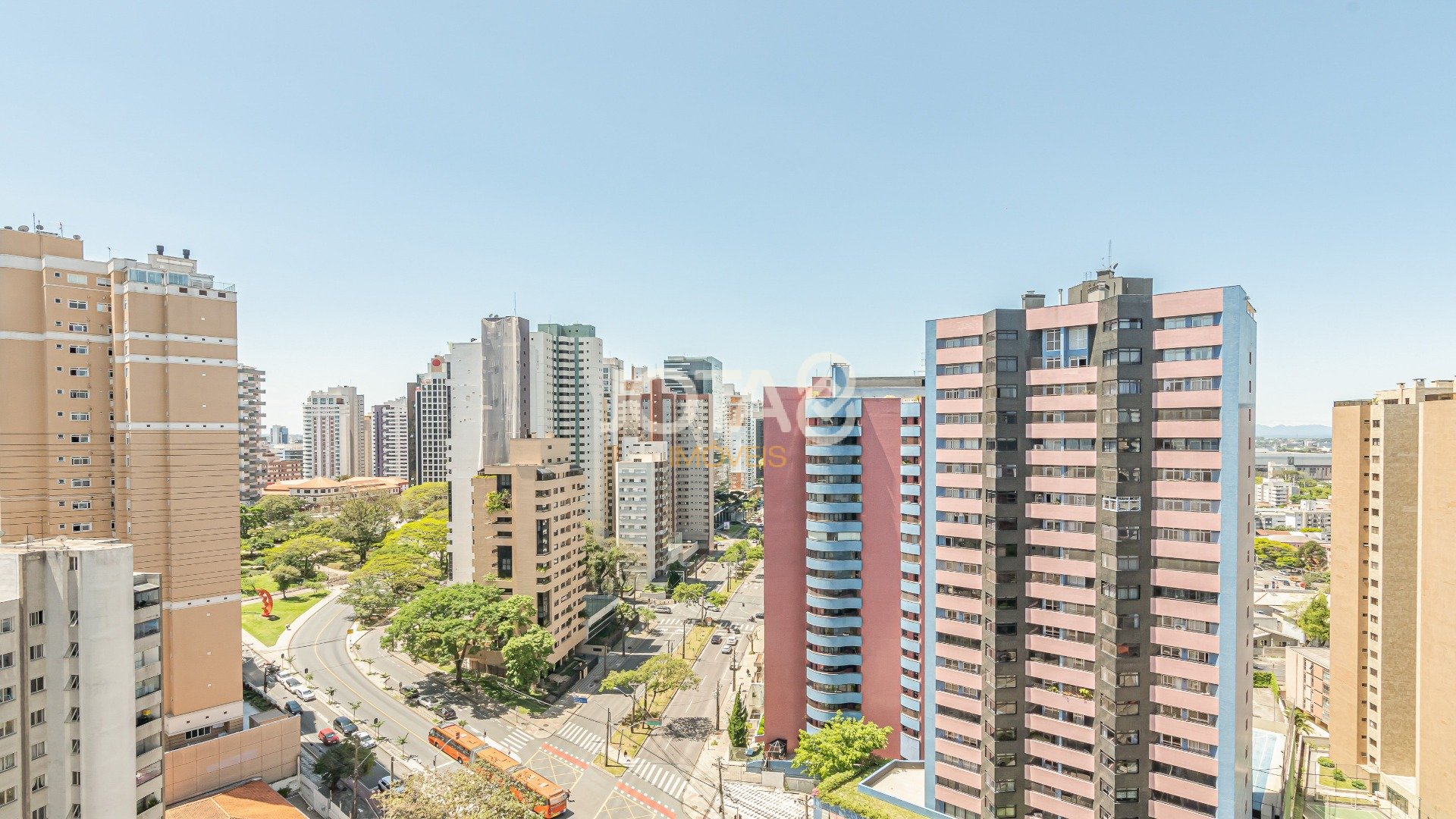 APARTAMENTO MOBILIADO FACE NORTE COM 2 SUÍTES NO BATEL