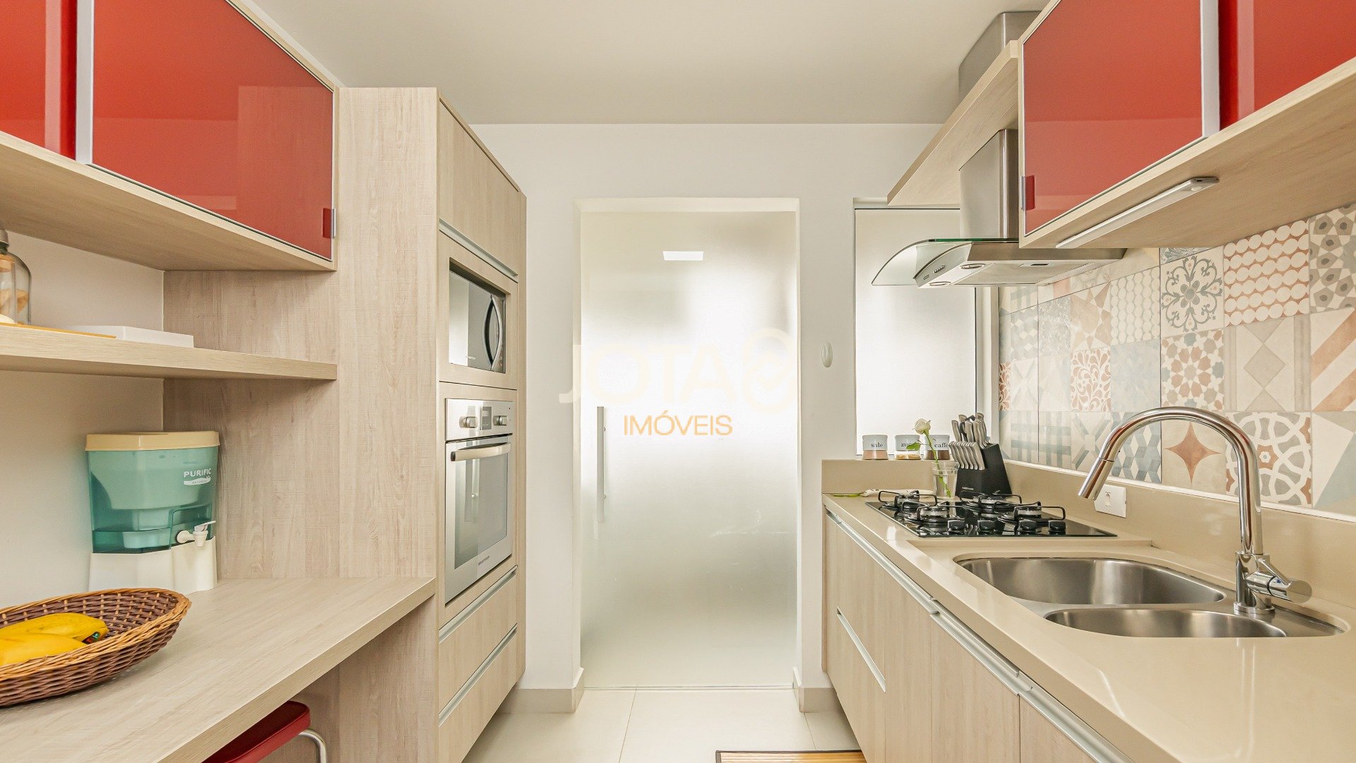 APARTAMENTO MOBILIADO FACE NORTE COM 2 SUÍTES NO BATEL