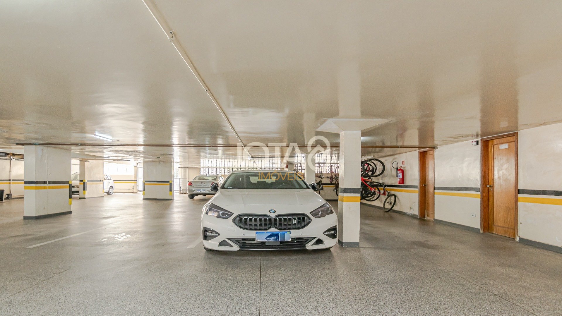 APARTAMENTO MOBILIADO FACE NORTE COM 2 SUÍTES NO BATEL