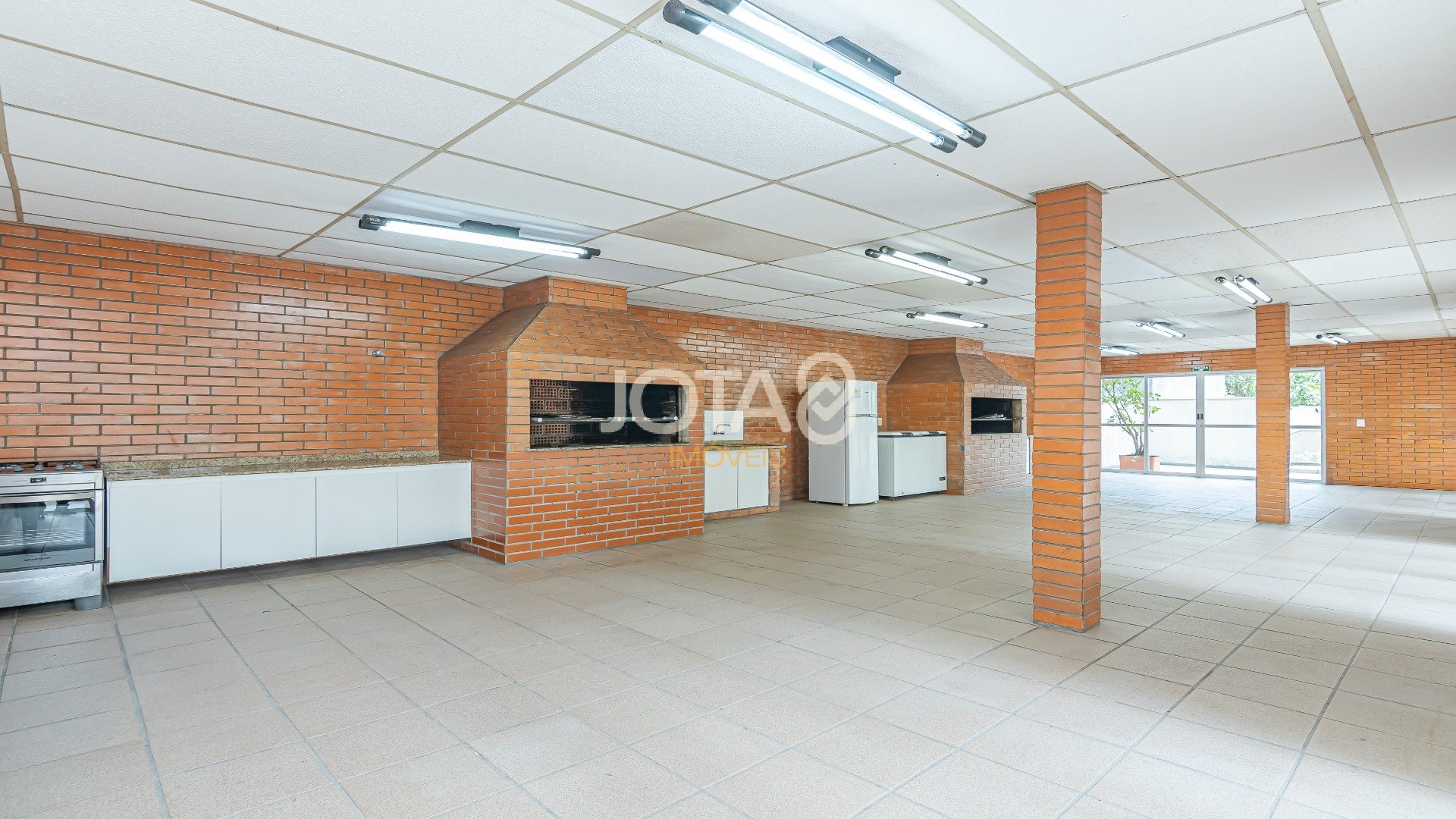 APARTAMENTO MOBILIADO FACE NORTE COM 2 SUÍTES NO BATEL