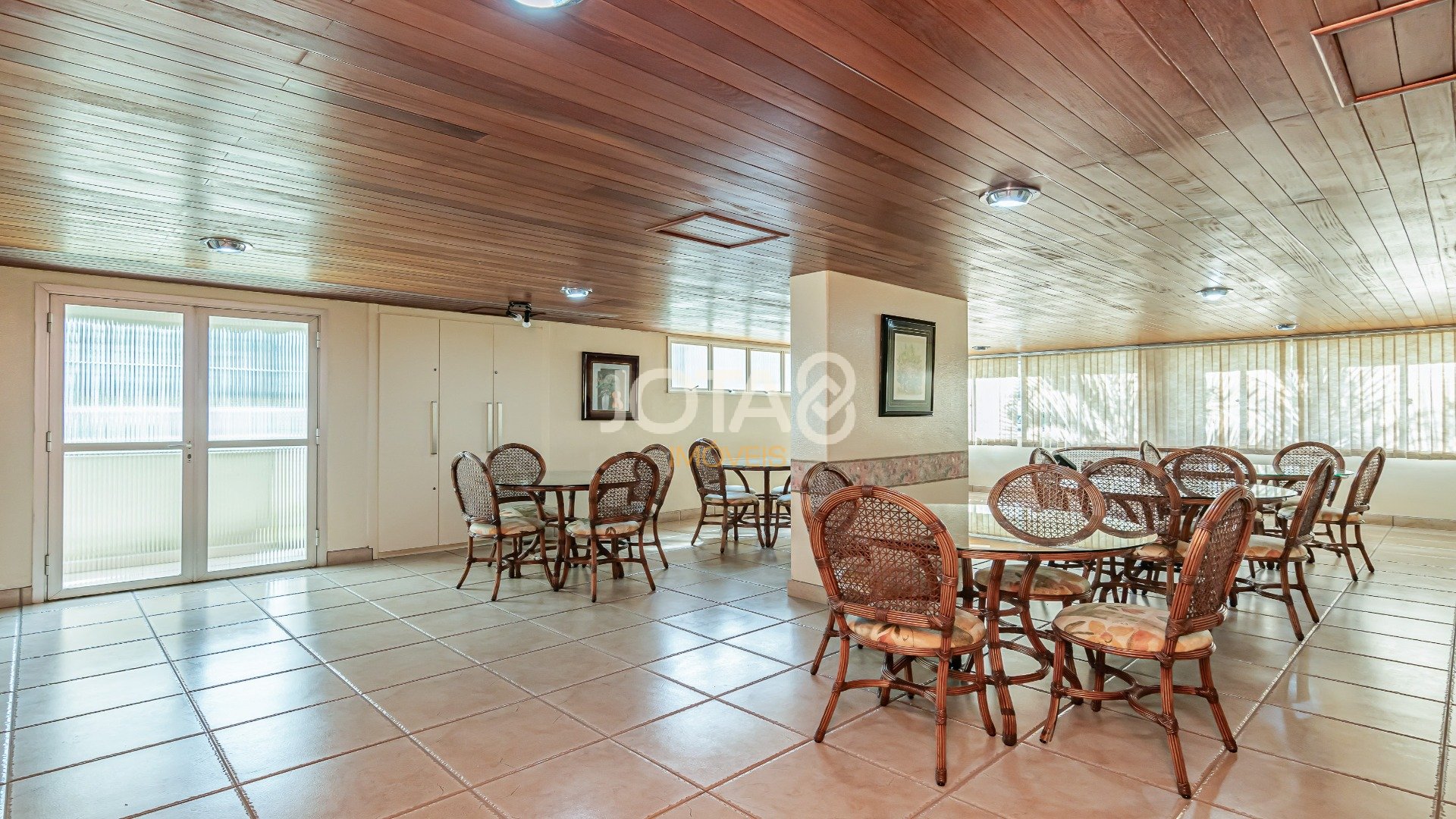 APARTAMENTO MOBILIADO FACE NORTE COM 2 SUÍTES NO BATEL