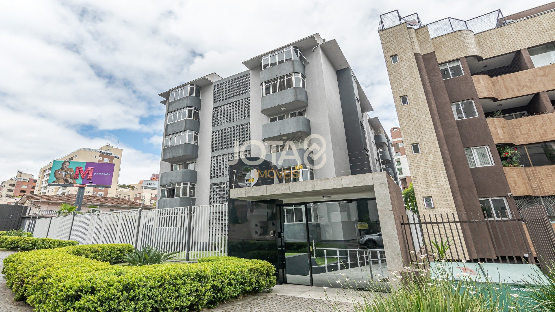 REFORMADO E BEM LOCALIZADO