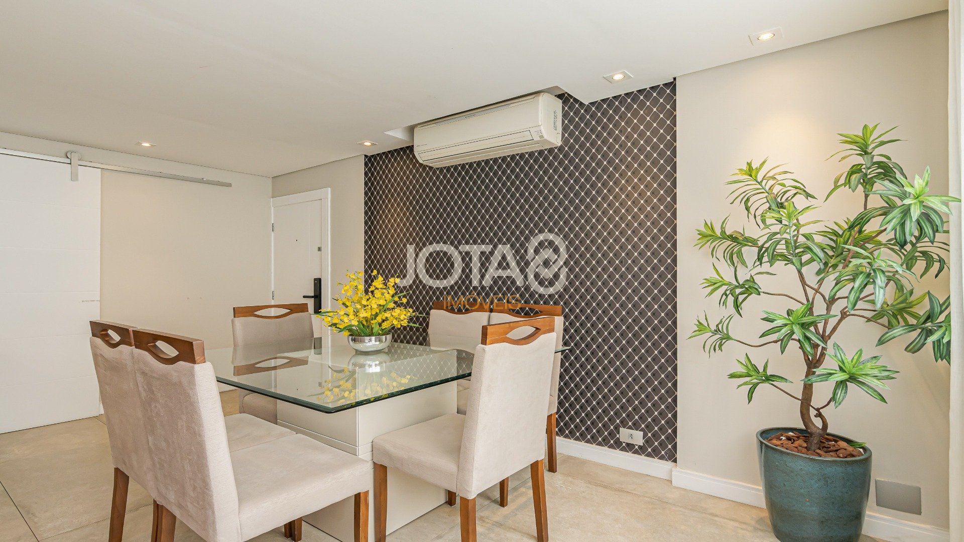 REFORMADO E BEM LOCALIZADO