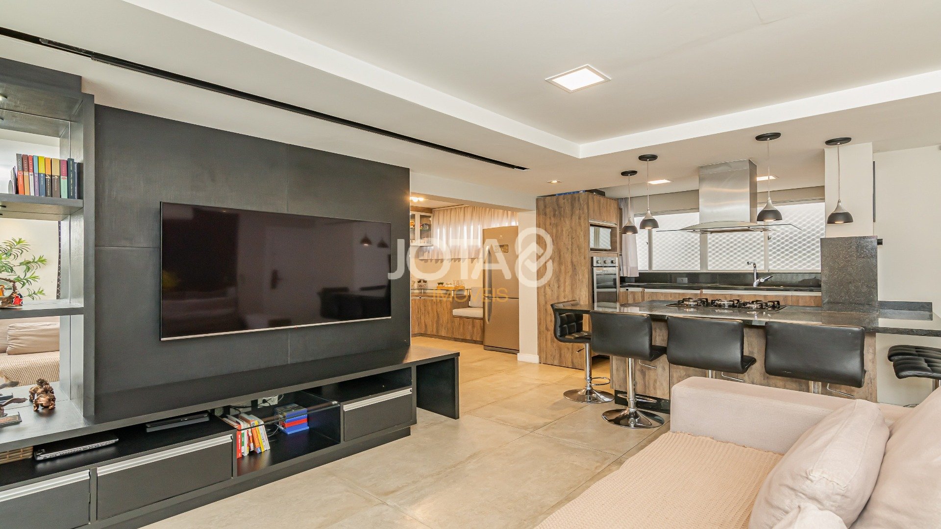 REFORMADO E BEM LOCALIZADO